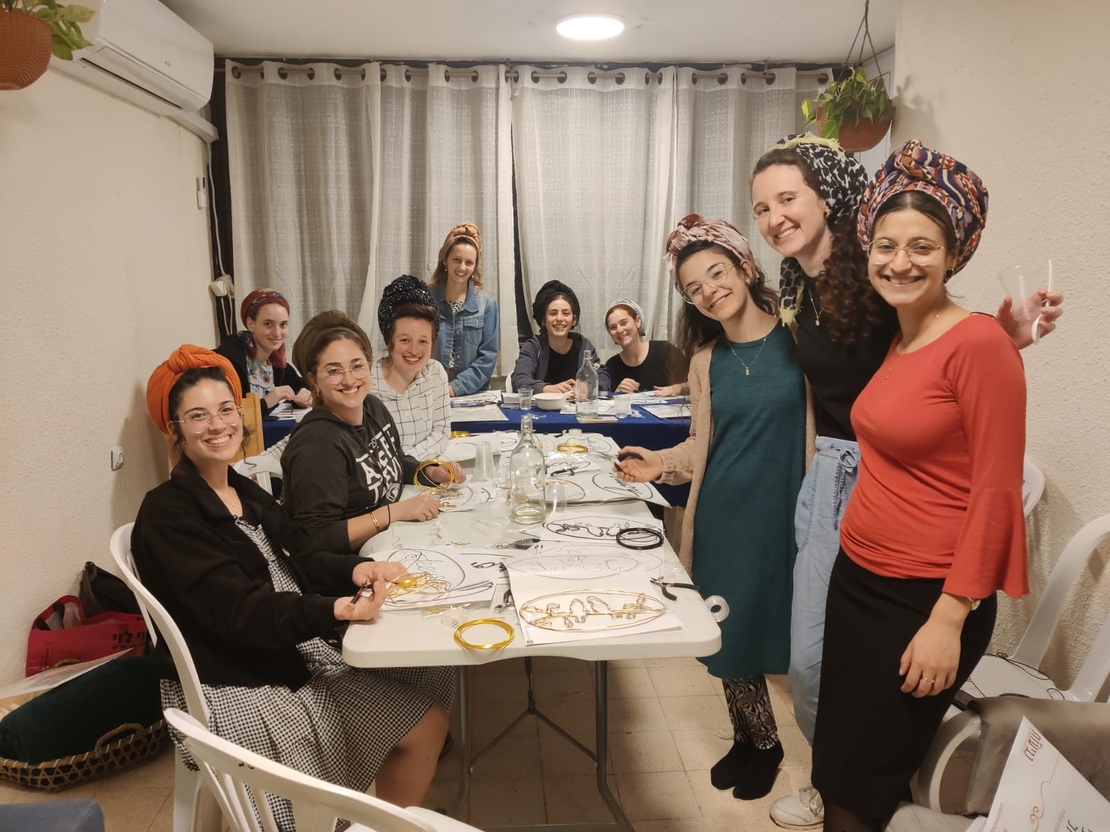 מארז יצירה ל10 משתתפים |  פיסול מתלה מפתחות בחוטי ברזל