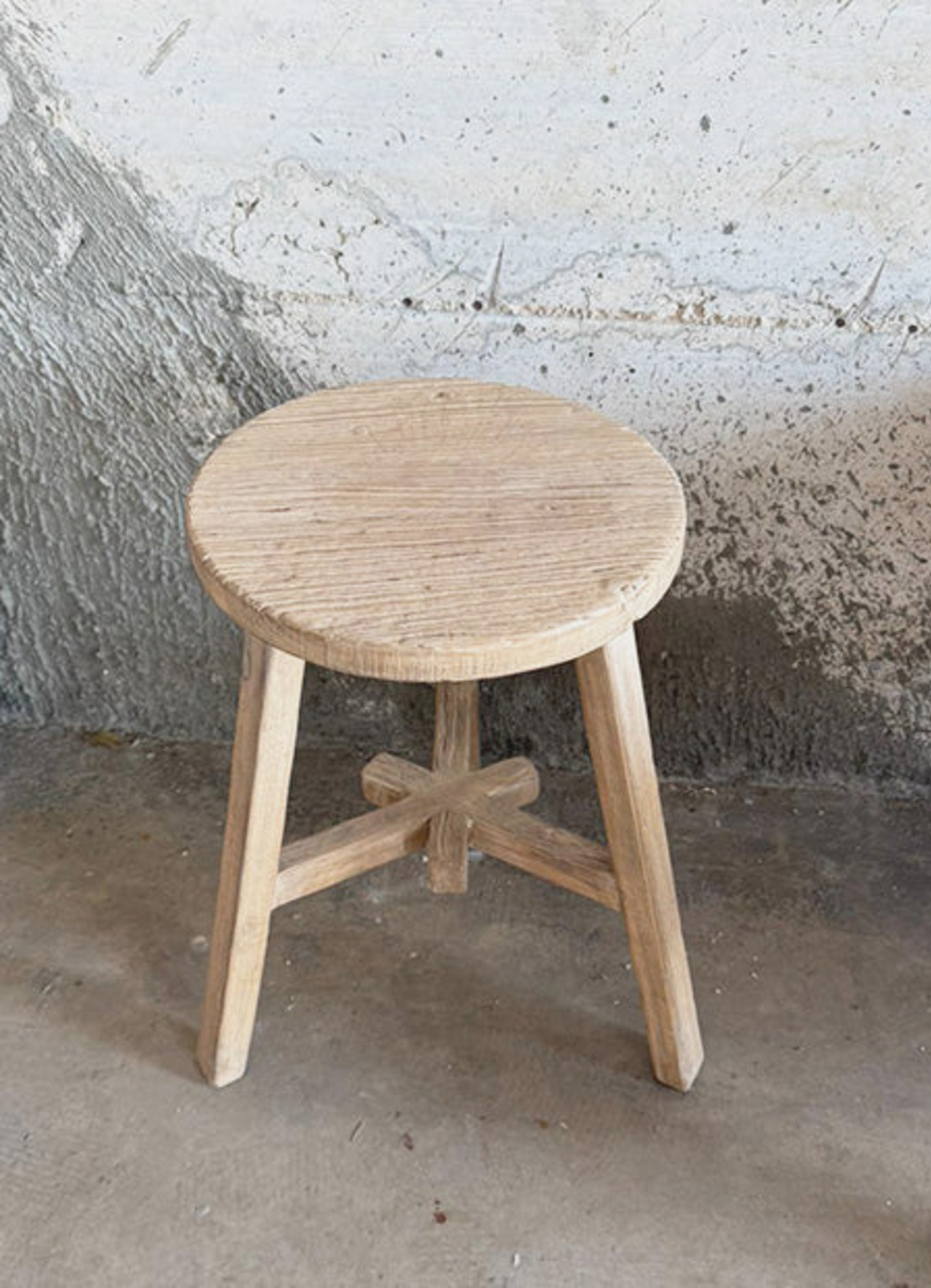 שרפרף עץ עגול