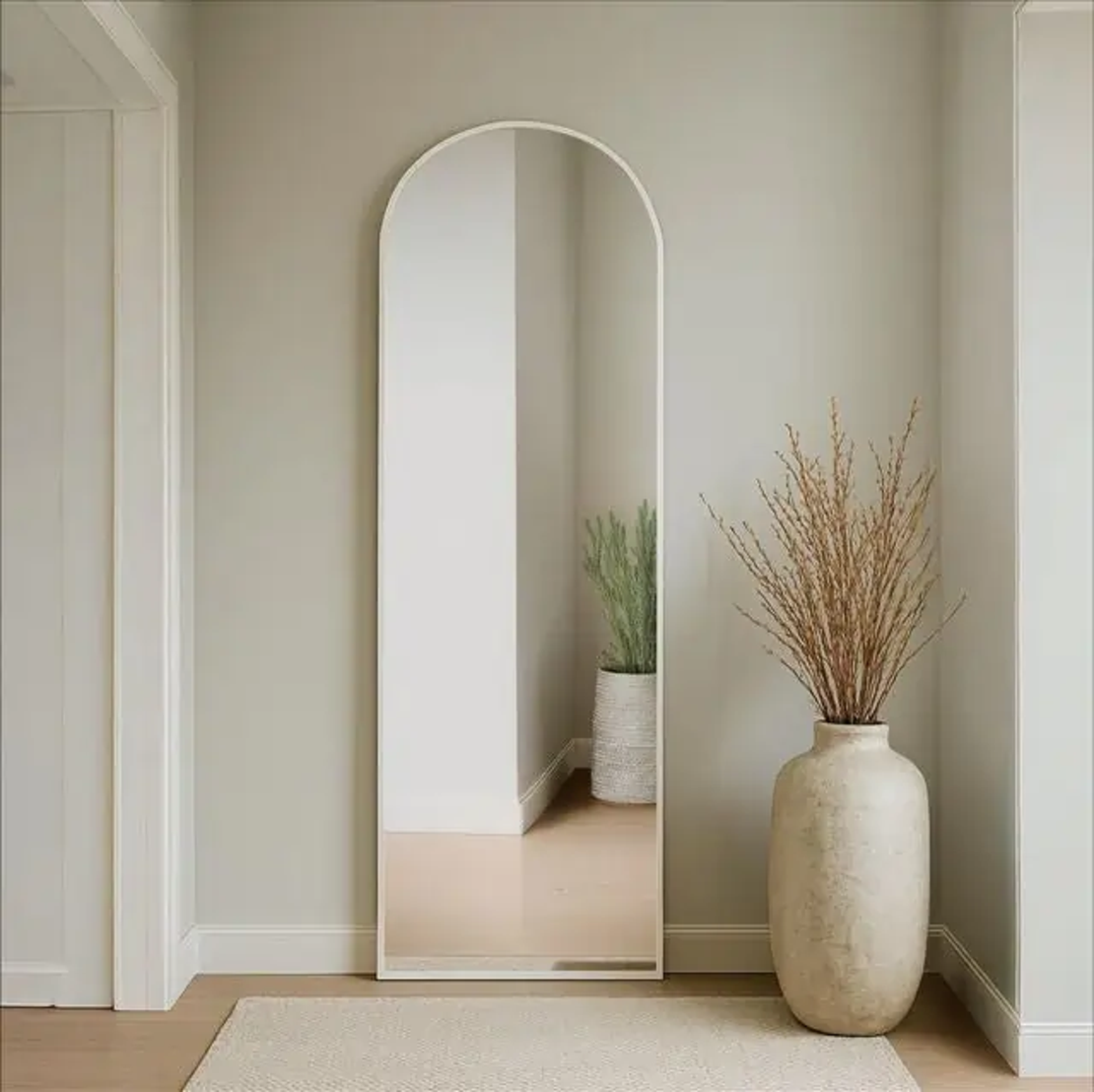 מראה חצי עגולה לבנה