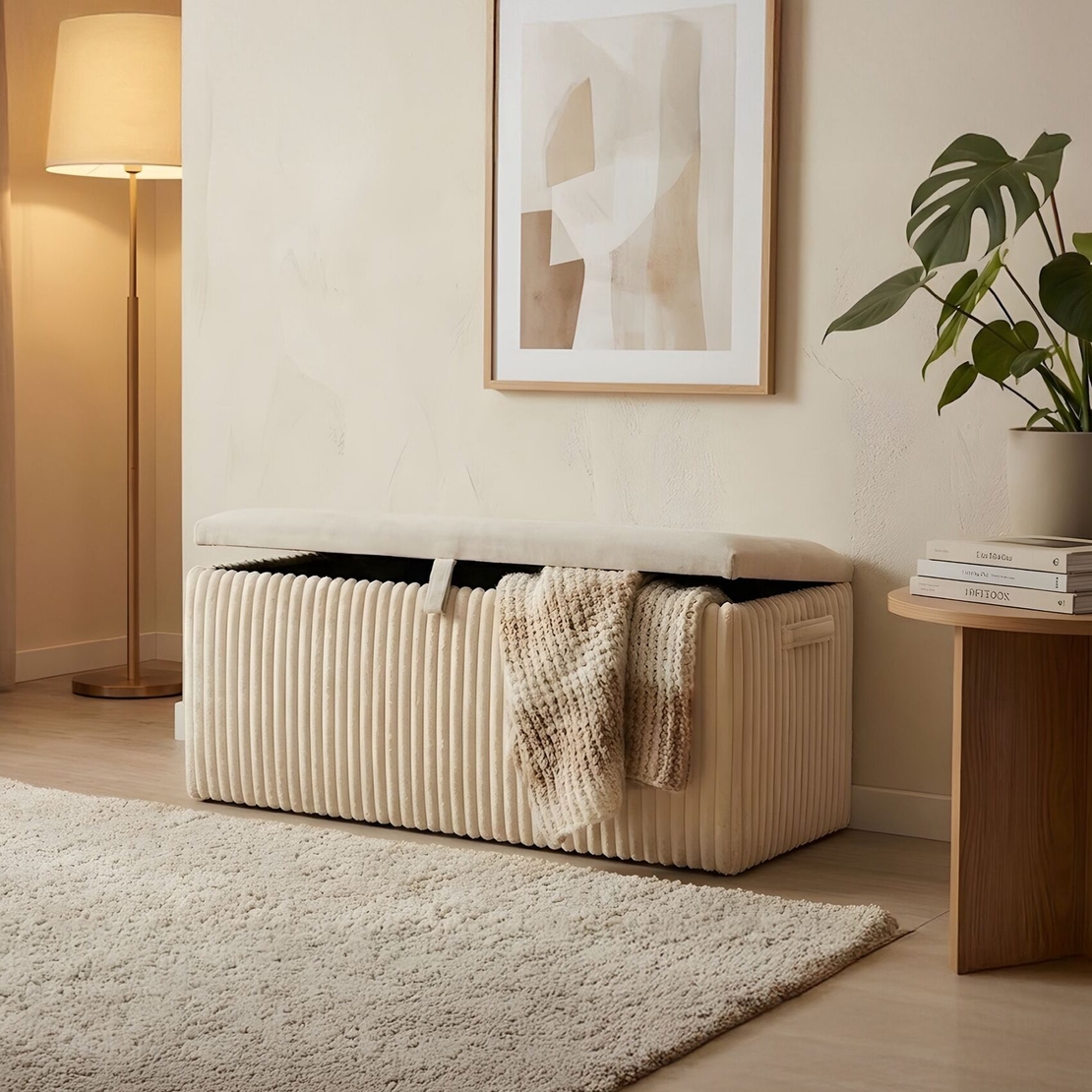 ספסל נפתח עם פסי פרווה