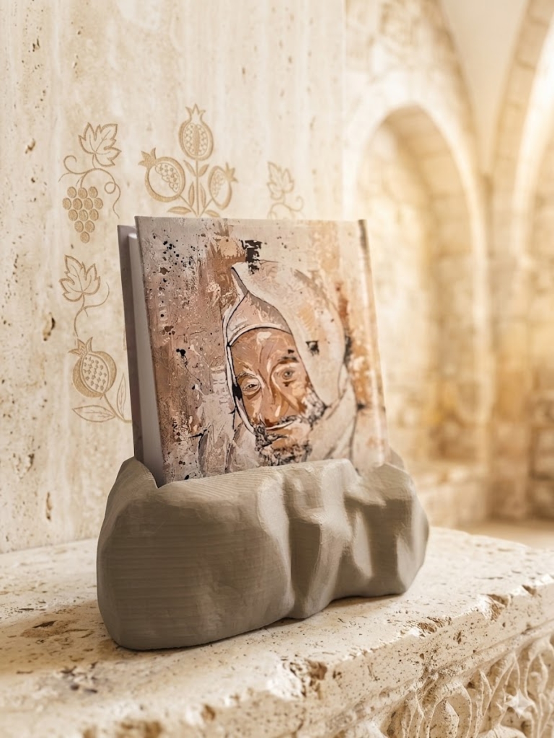 מעמד סידור עומד דמוי אבן