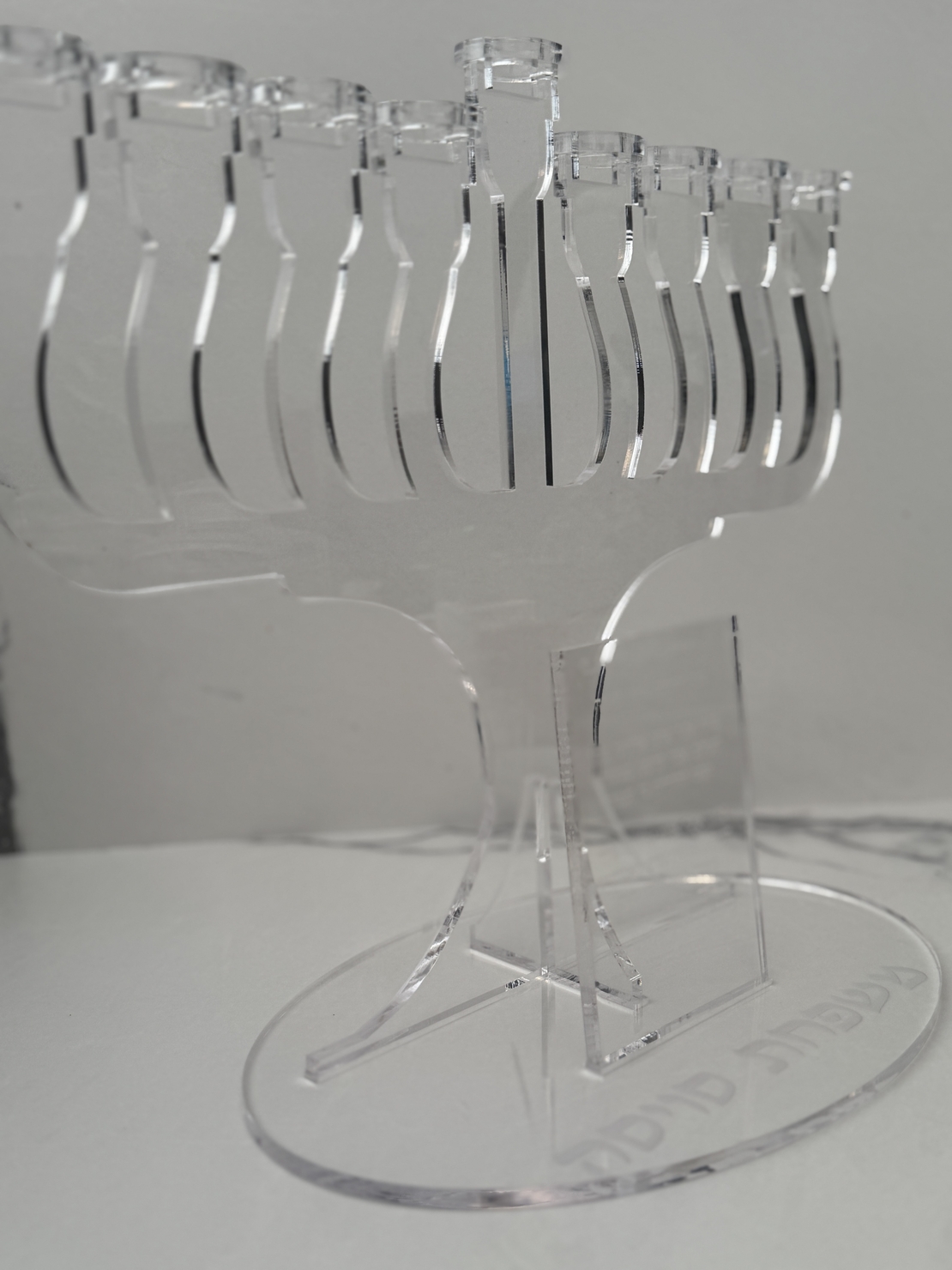 חנוכייה בדגם קלאסי עם ברכון מובנה