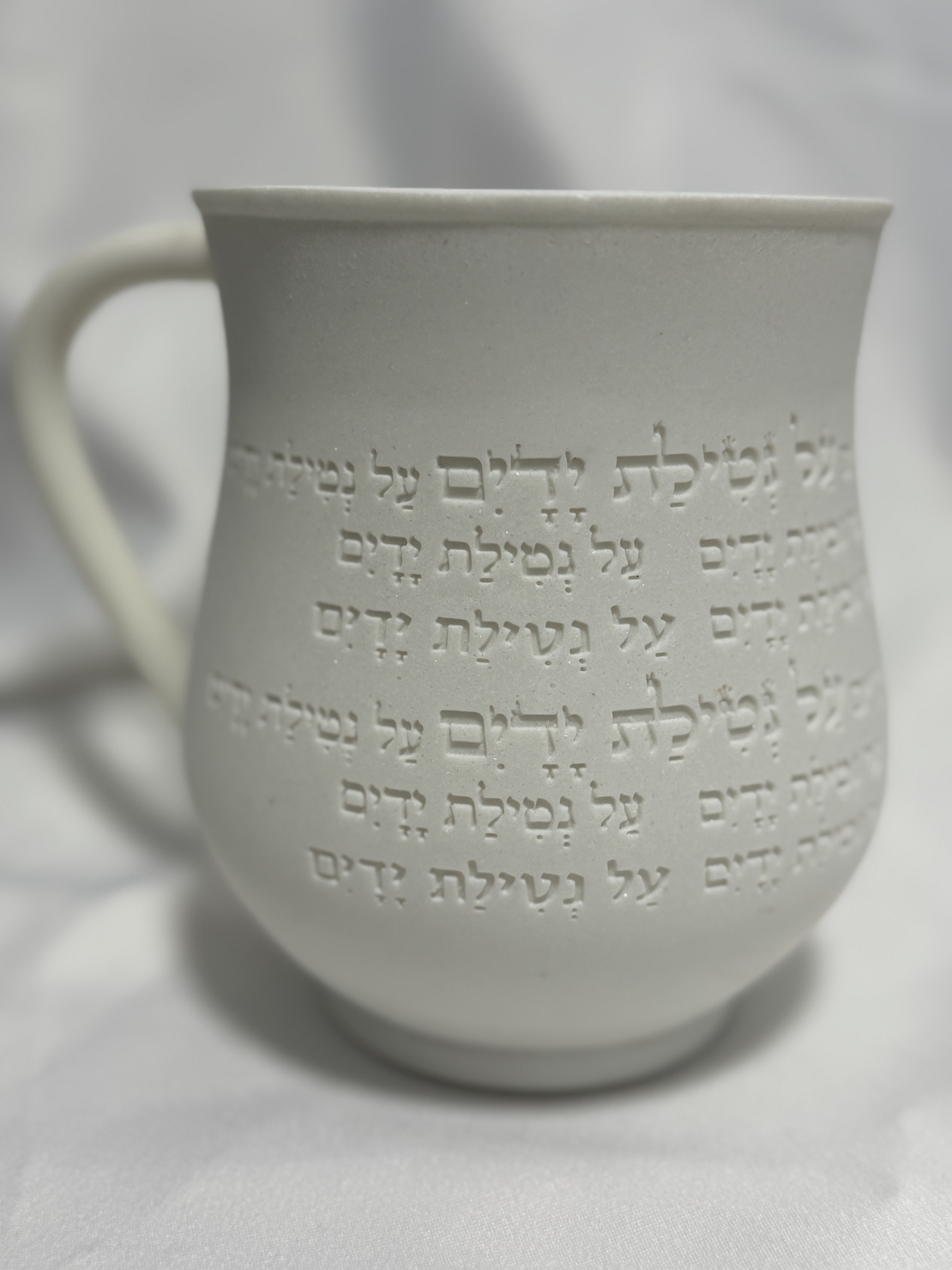נטלה חרס מעוגלת לבנה