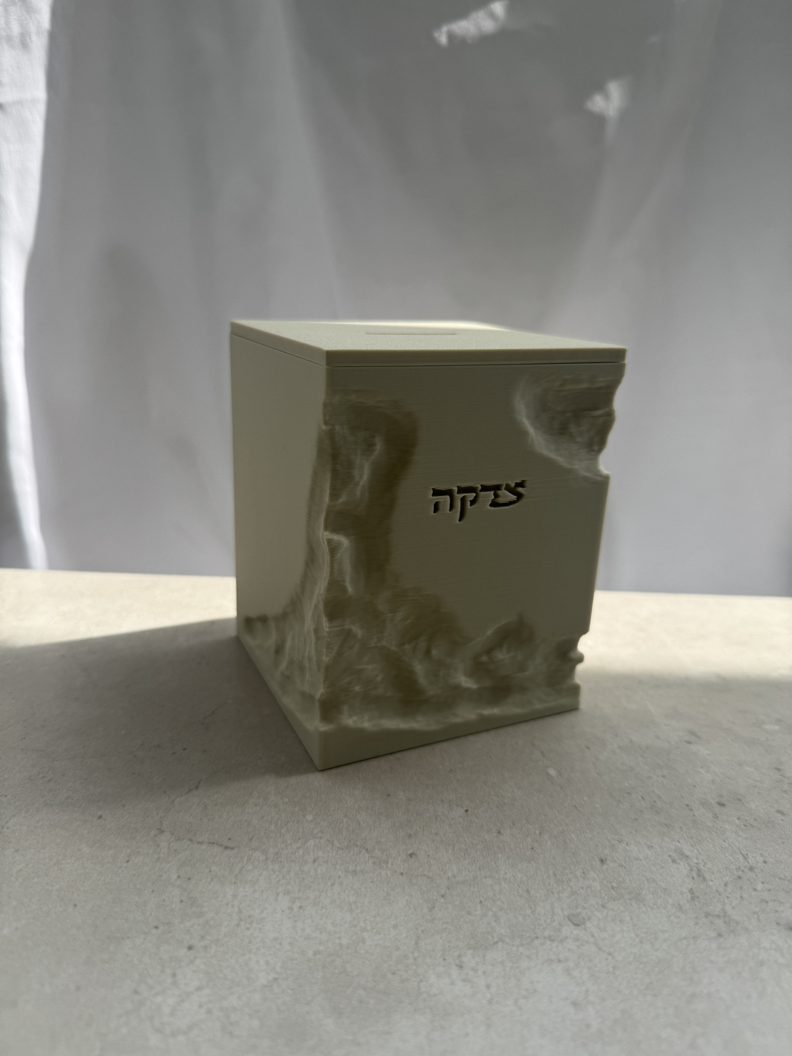 קופת צדקה מרובעת דגם דמוי אבן