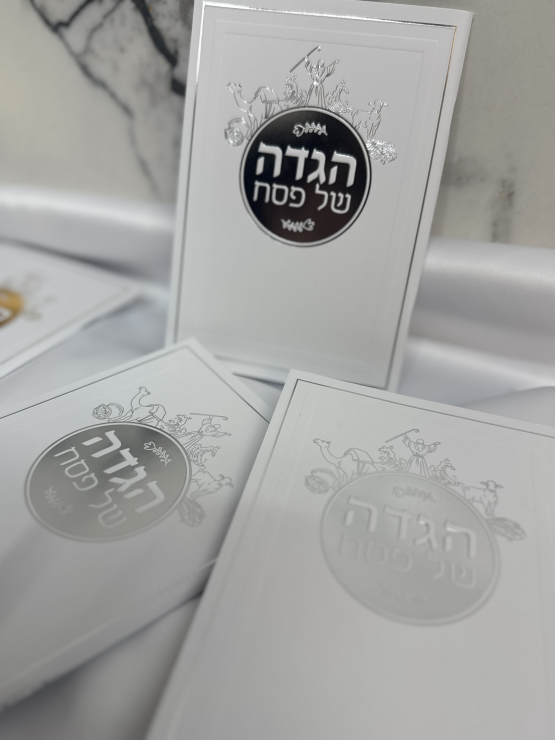 הגדה לפסח דגם יציאת מצרים זהב / כסף