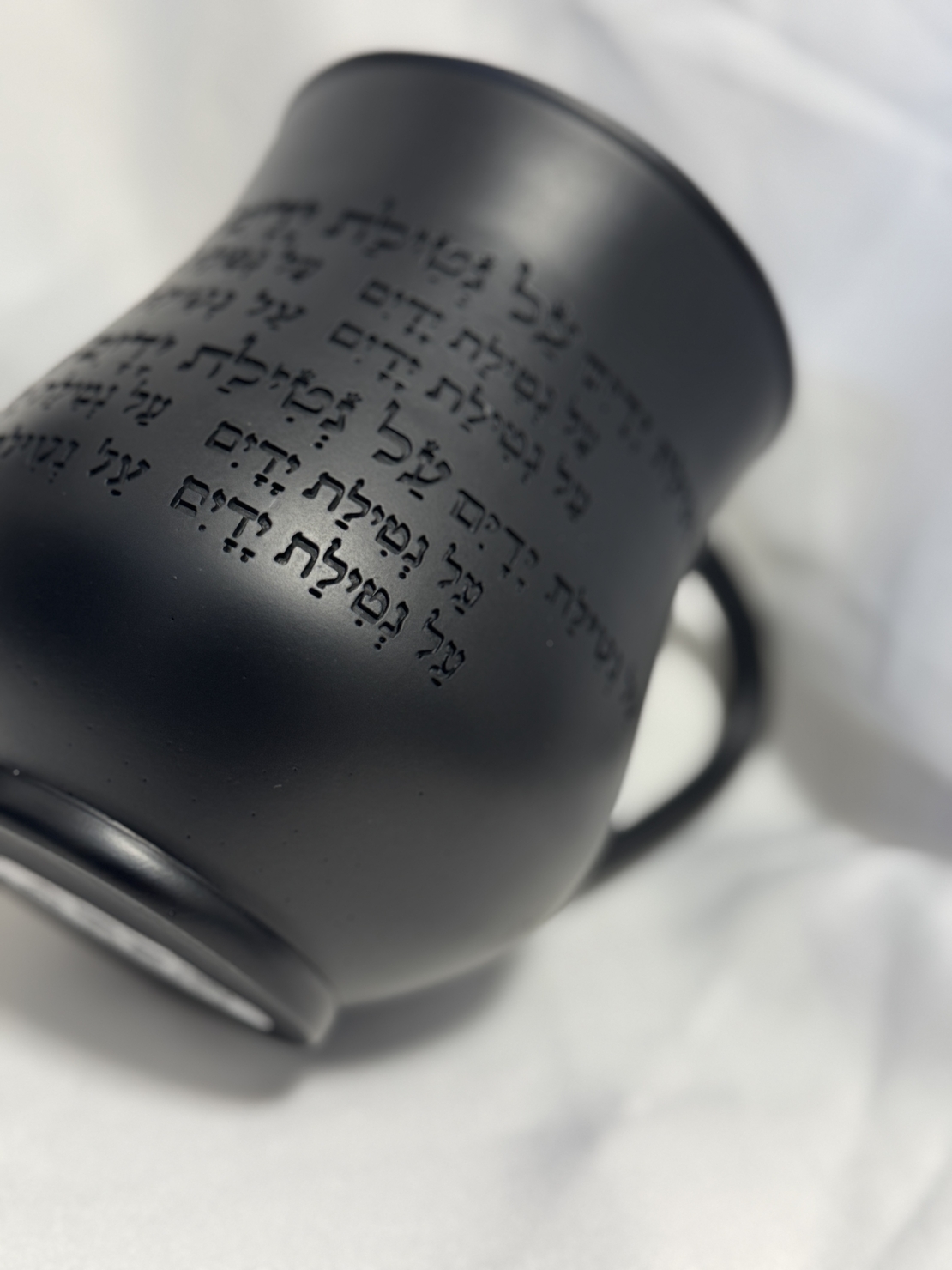 נטלה חרס מעוגלת שחורה