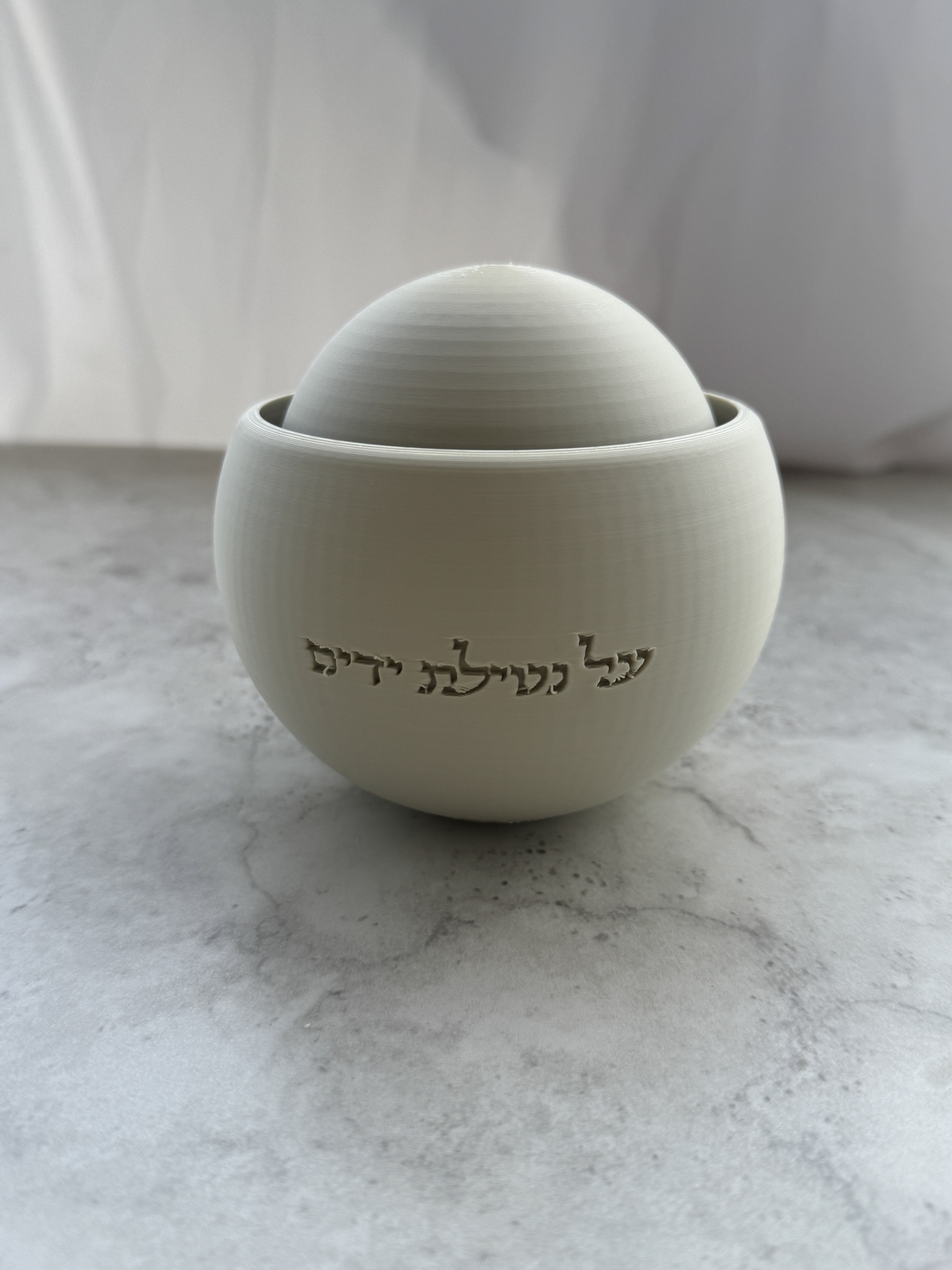 נטלה ״על נטילת ידים״ בדגם כדור