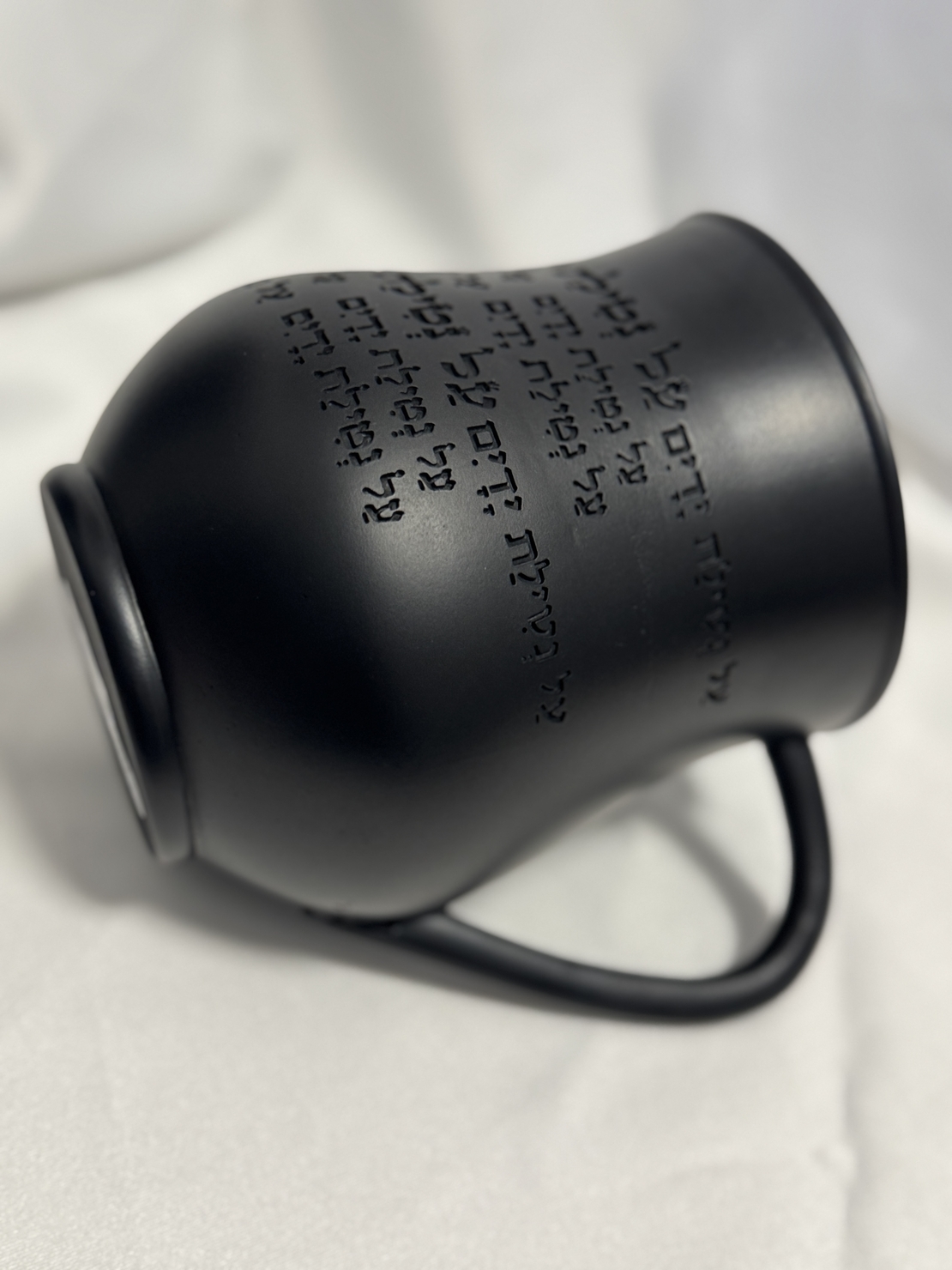 נטלה חרס מעוגלת שחורה