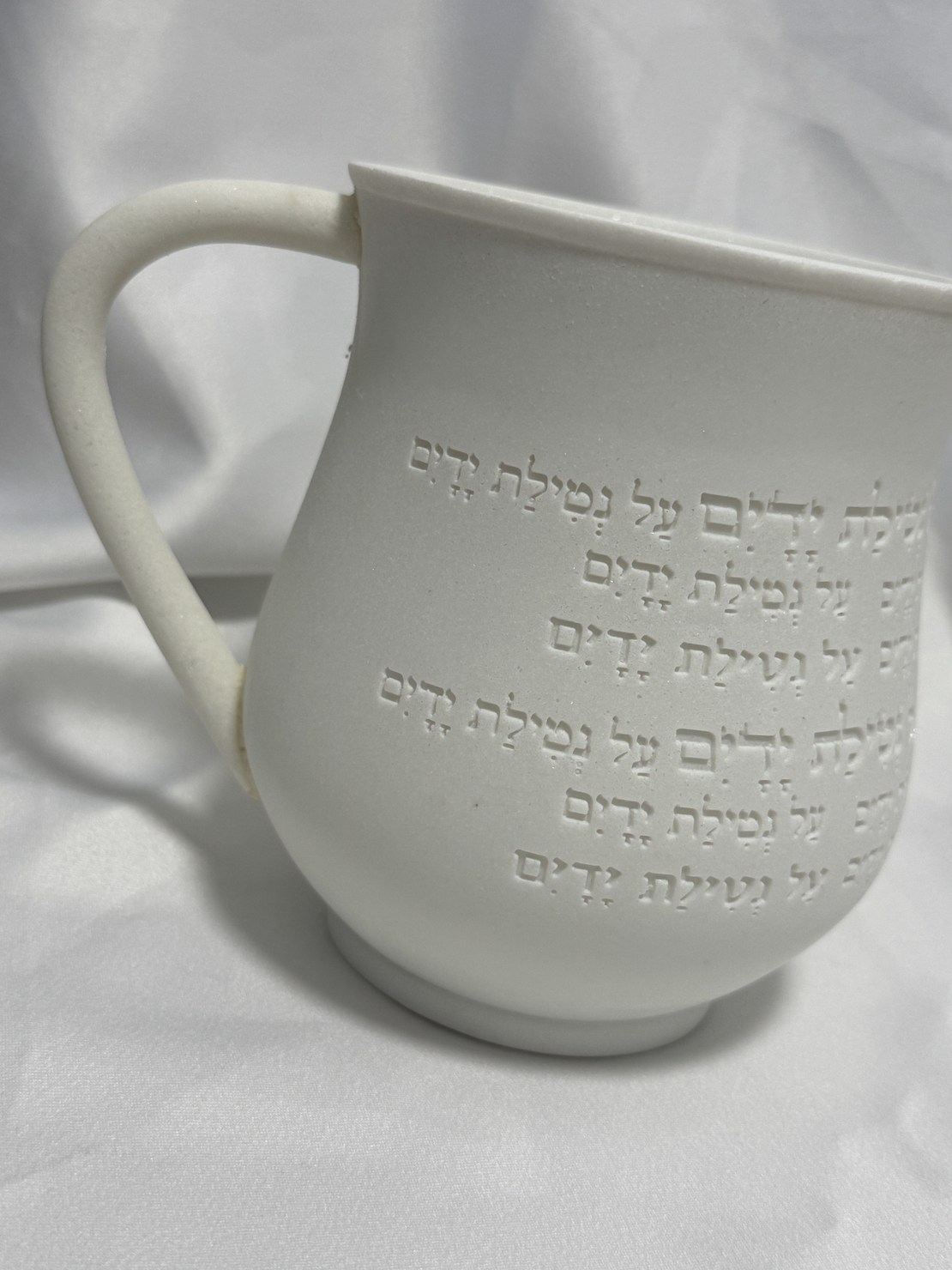 נטלה חרס מעוגלת לבנה