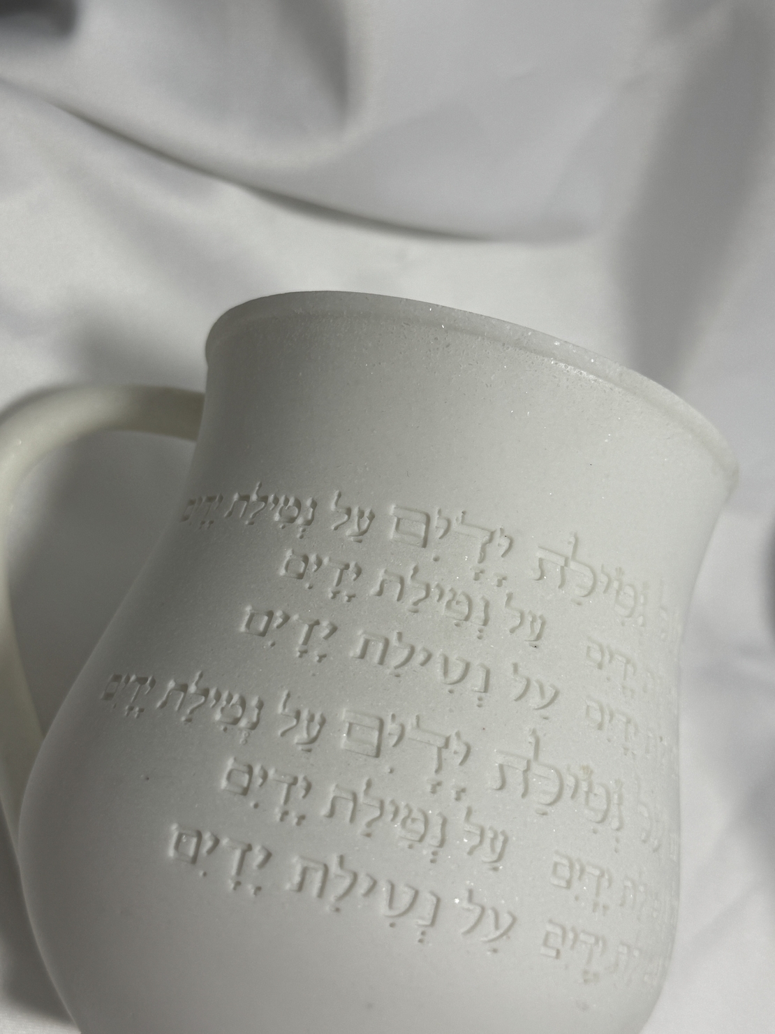 נטלה חרס מעוגלת לבנה