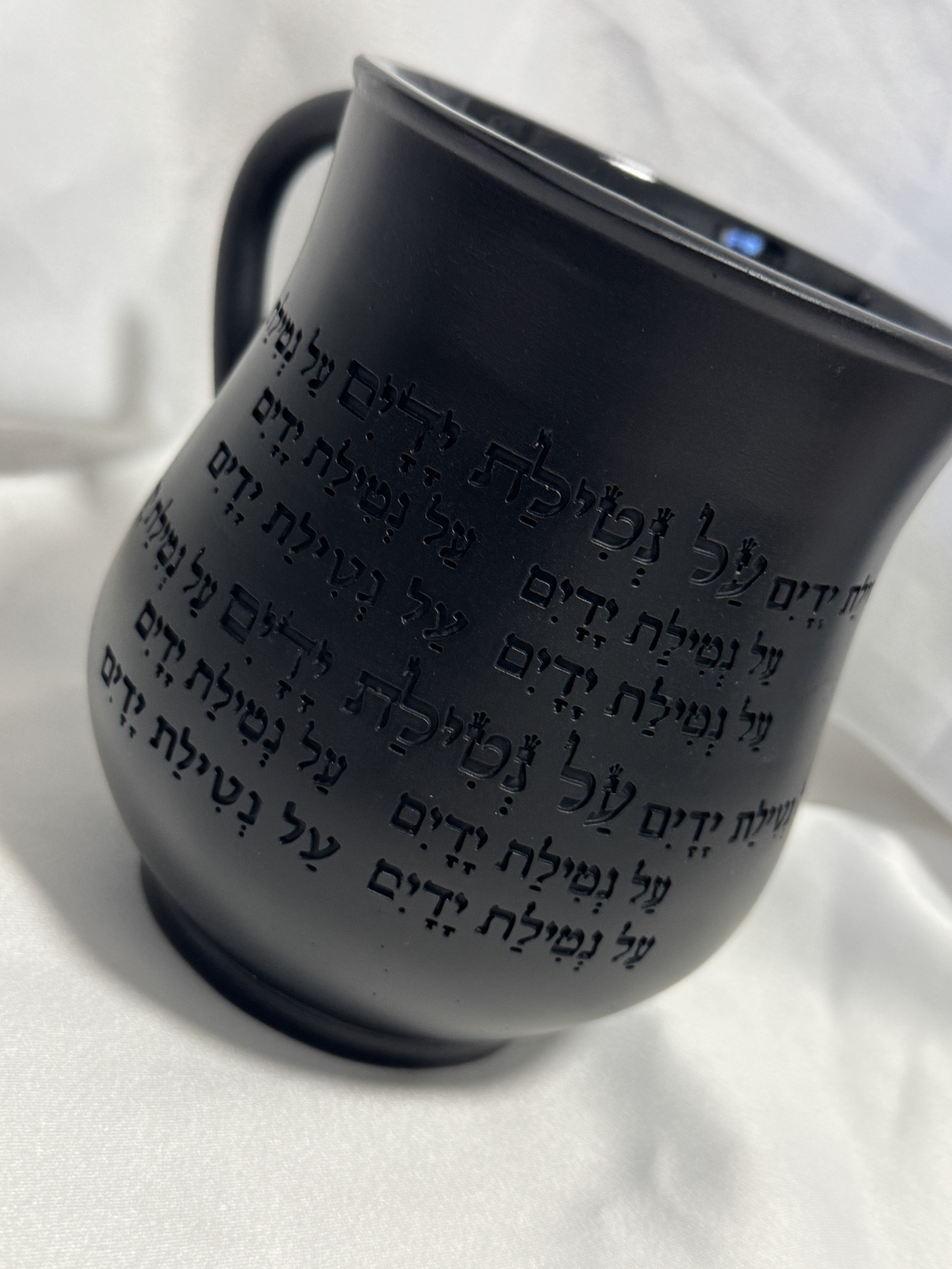 נטלה חרס מעוגלת שחורה