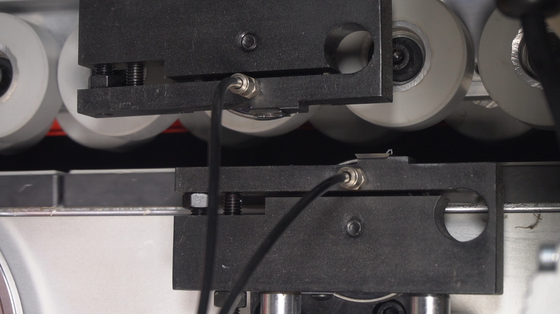 HOLLY- HY260A מכונת קנטים תעשייתית, תפיסת מכונה מחושבת, תכנון מפורט להפליא ותיאום מושלם של הרכיבים הבודדים כדי להבטיח גימור מושלם.