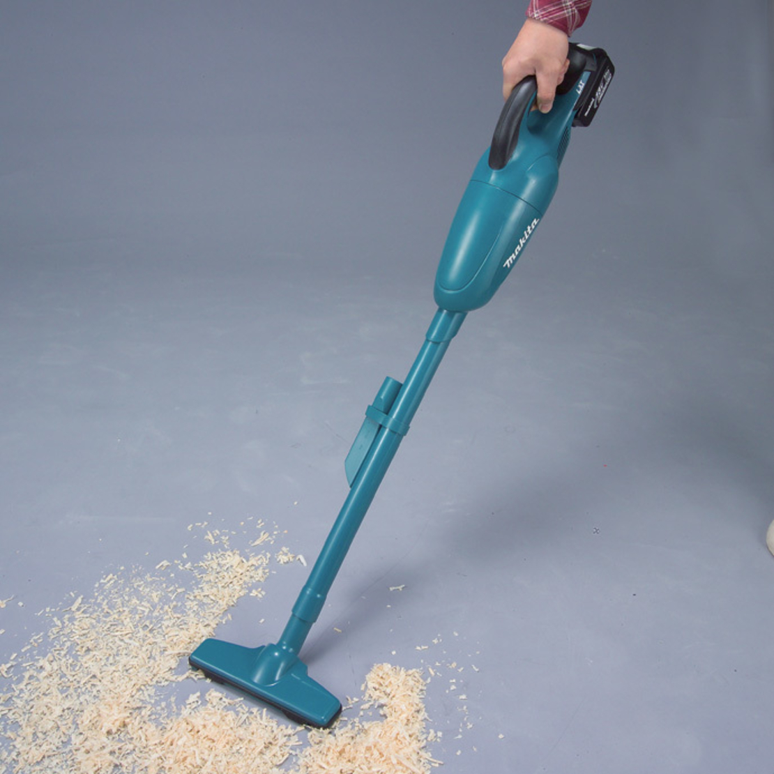 שואב אבק DCL180 18V מתוצרת Makita