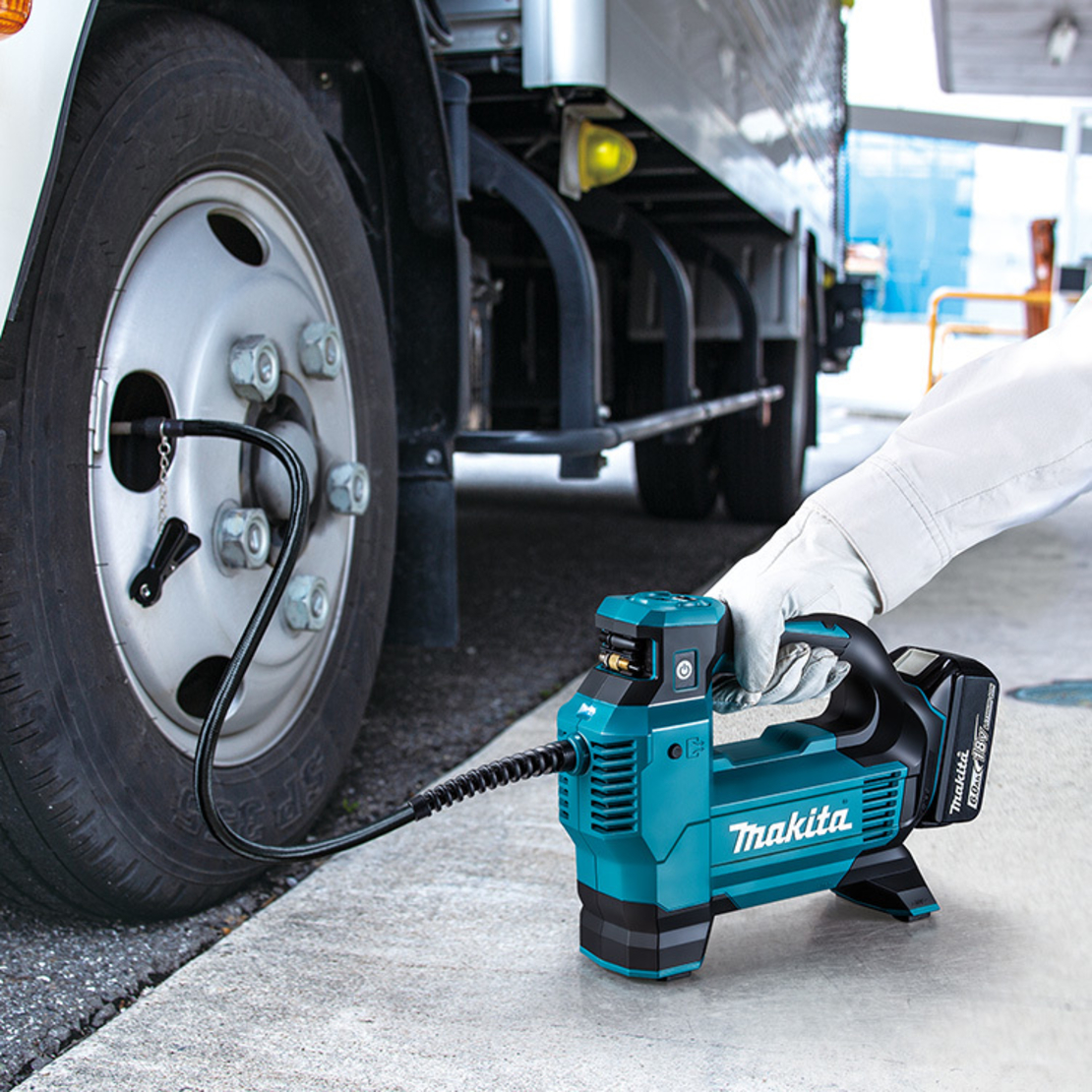 משאבת ניפוח נטענת DMP181 18V מתוצרת Makita
