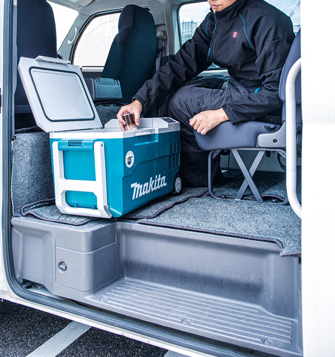 צידנית מקרר מחמם DCW180 18V מתוצרת Makita