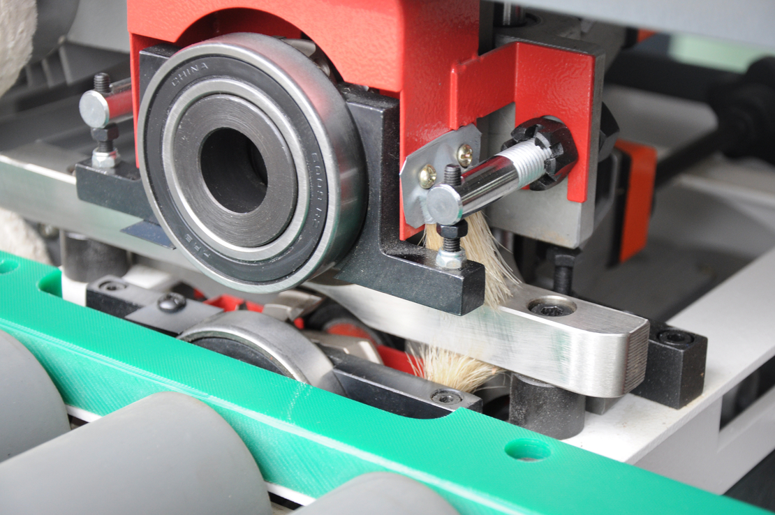 HOLLY BJF115M - מכונת קנטים אוטומטית לעבודות קטנות