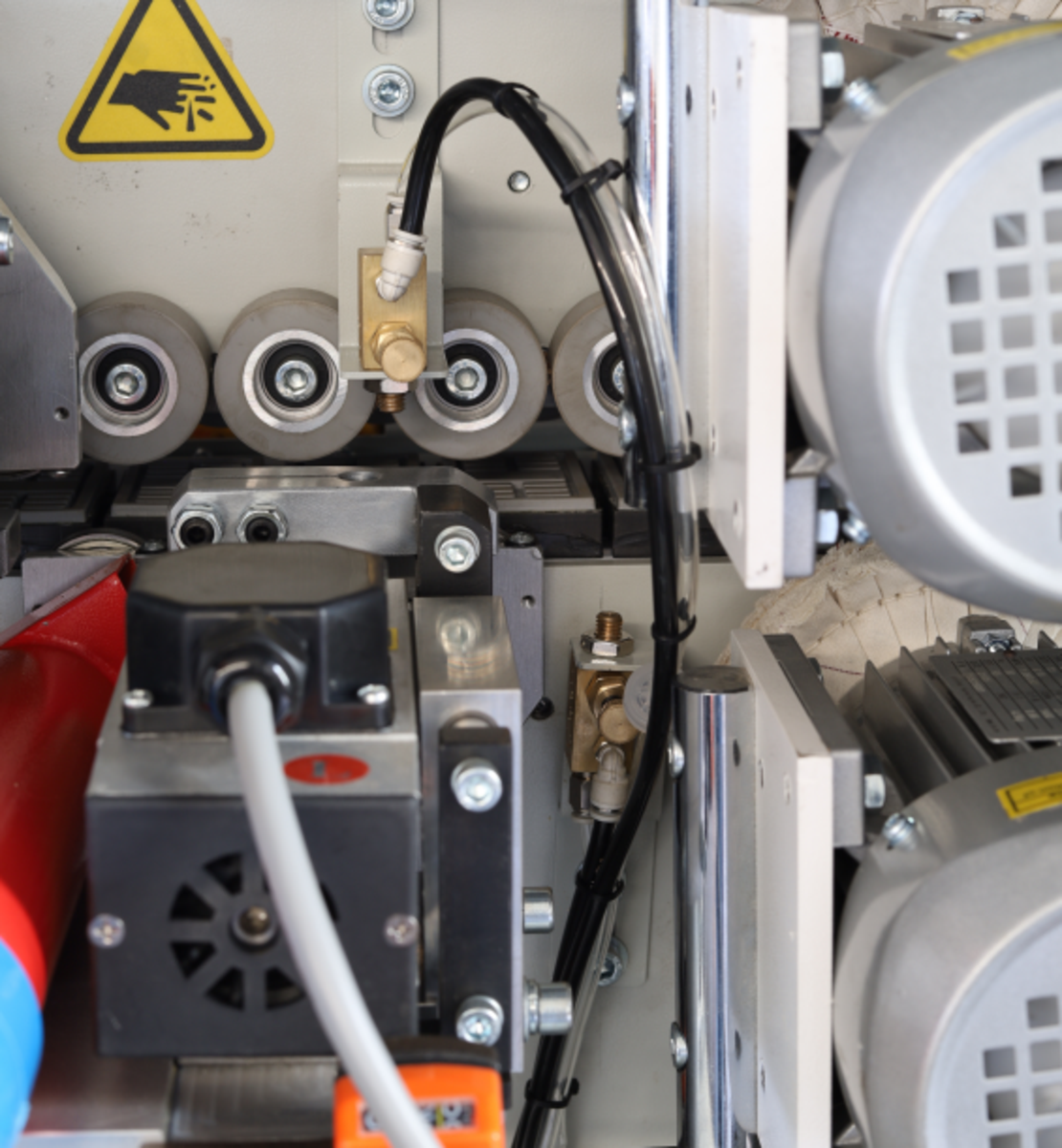 HOLLY -G550H מכונת קנטים תעשייתית, כולל כרסום מקדים וציקלינות לגימור מושלם