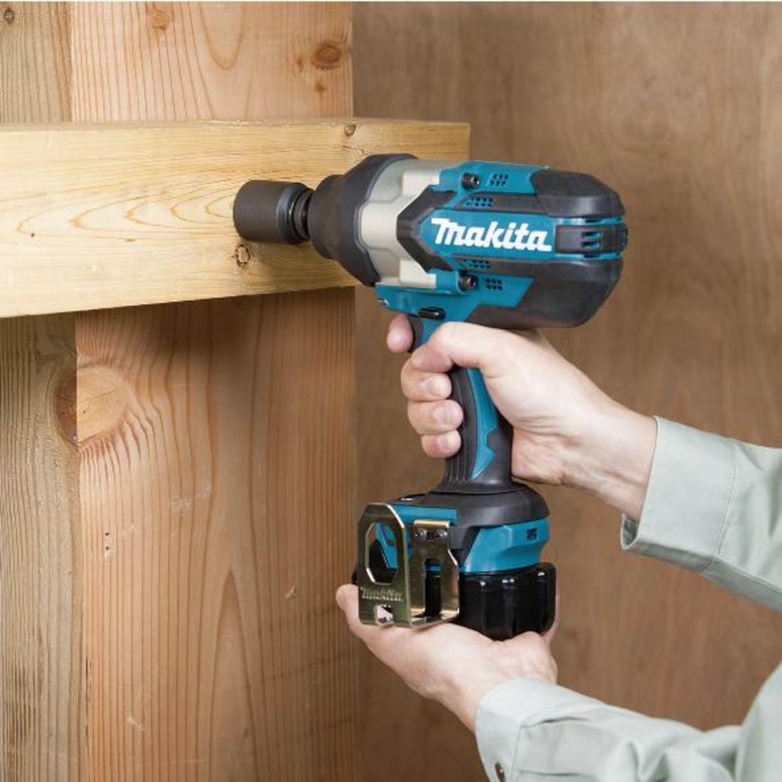 מפתח אימפקט DTW1002ZJ 18V מתוצרת Makita