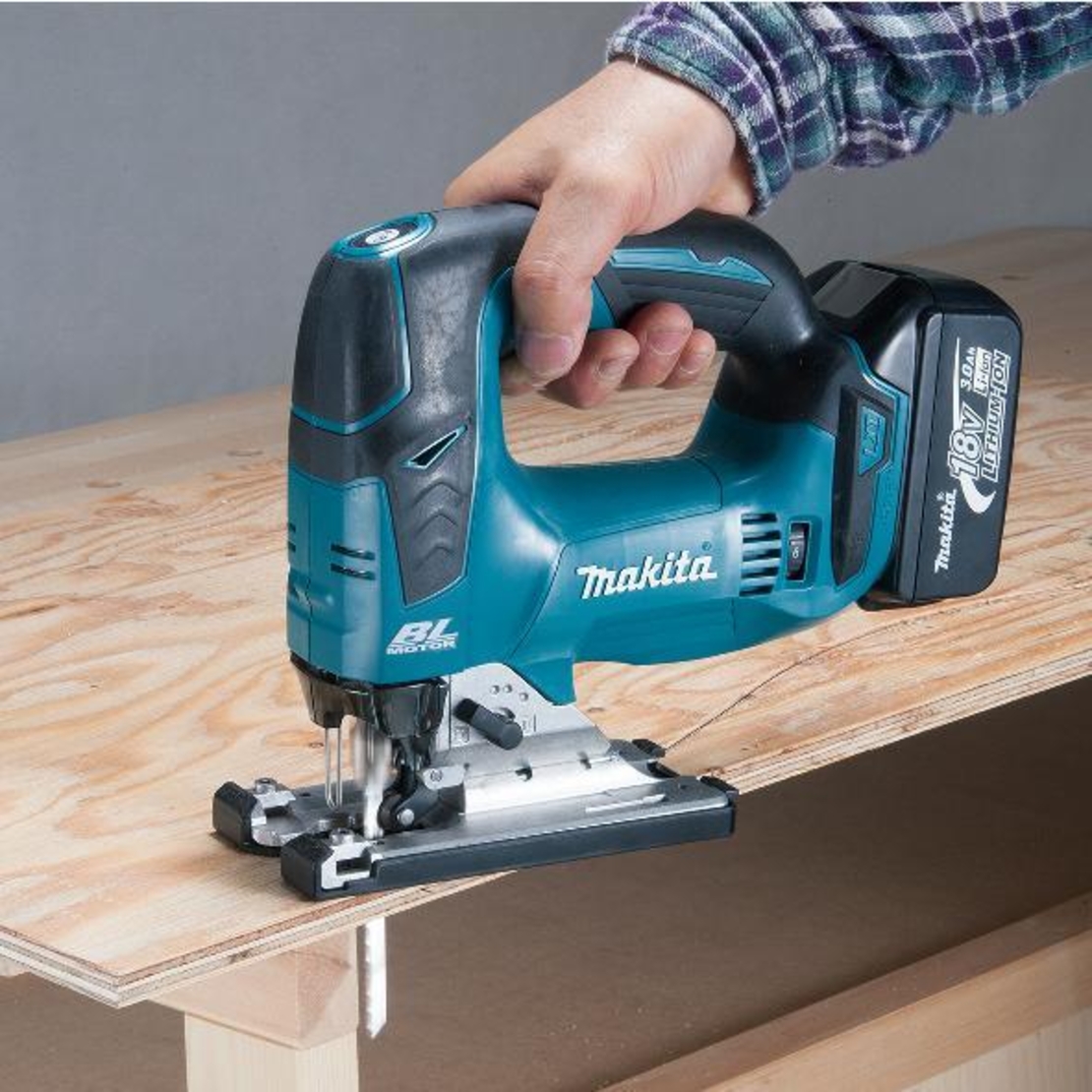 מסור אנכי DJV182 18V מתוצרת Makita