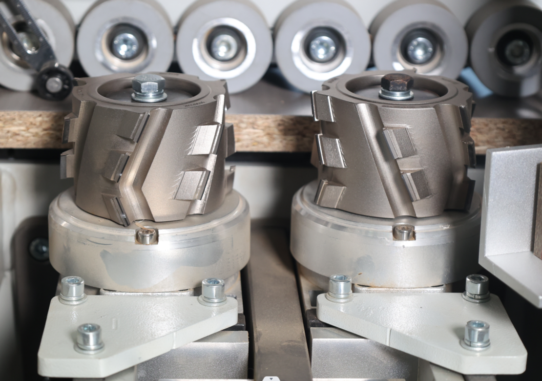 HOLLY -G560 מכונת קנטים תעשייתית קומפקטית, כולל כרסום מקדים וציקלינות