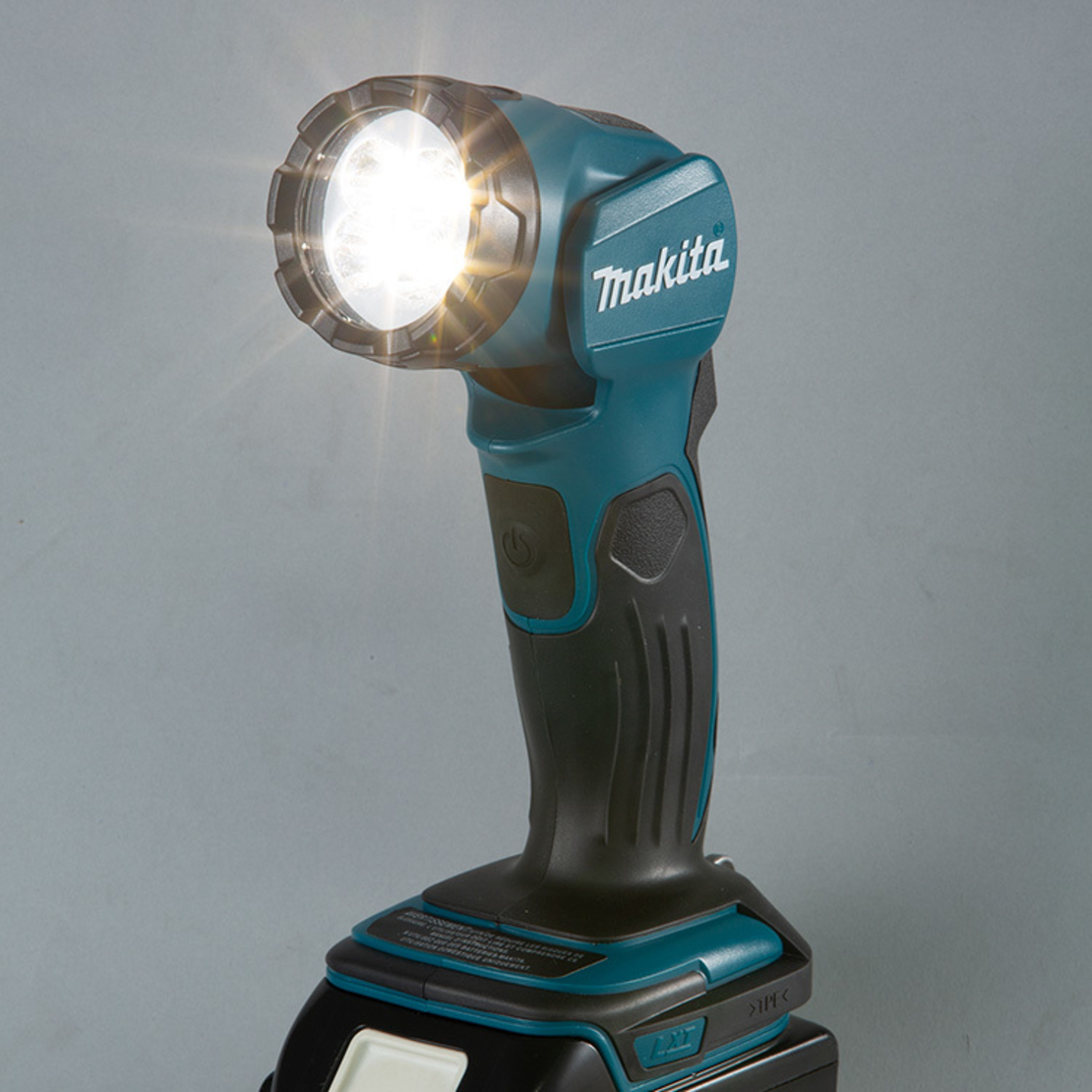 פנס DML815 18V מתוצרת Makita