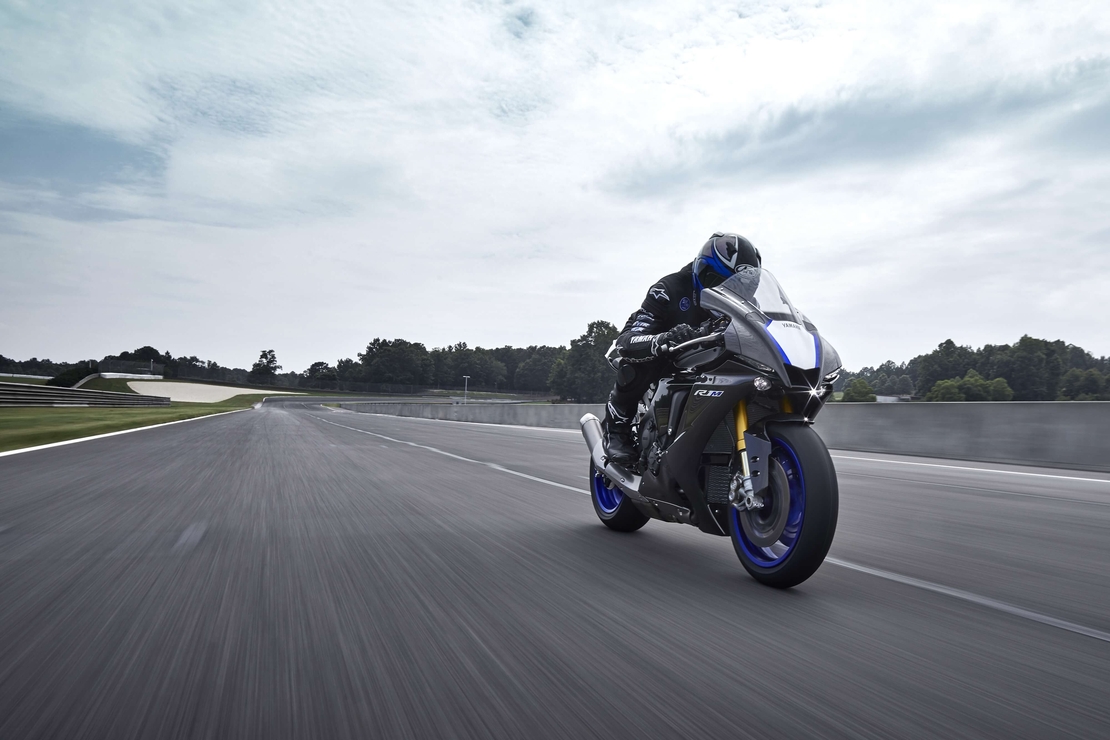YAMAHA YZF-R1M