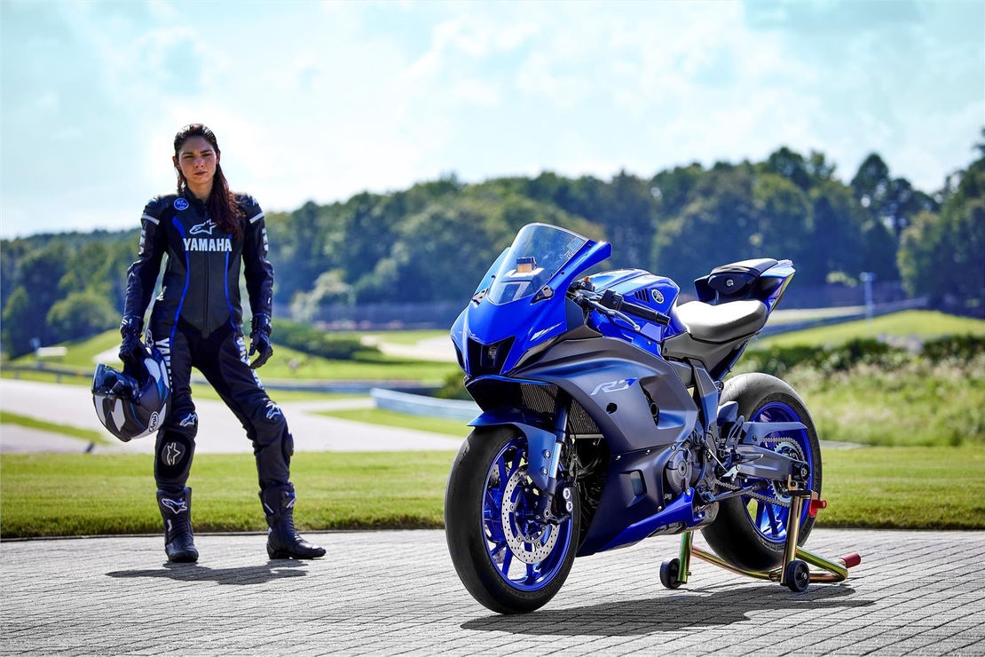 YAMAHA R7
