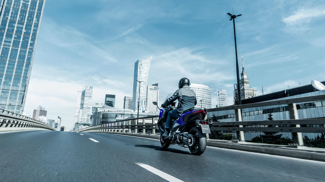 TMAX 560