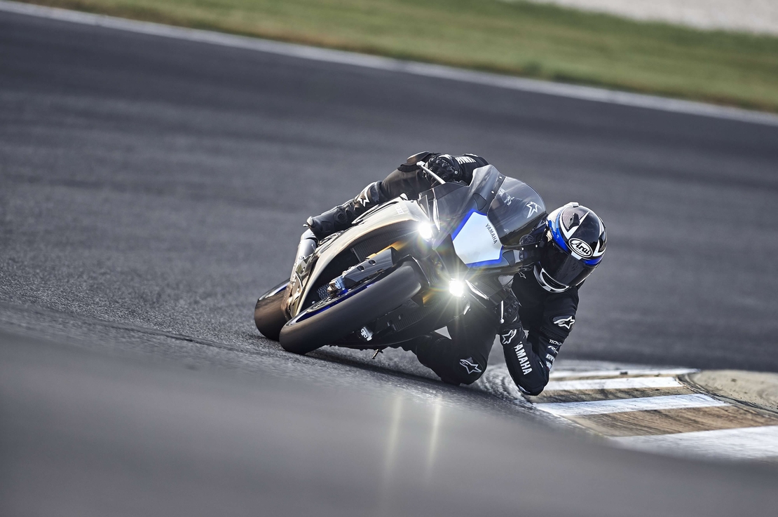 YAMAHA YZF-R1M