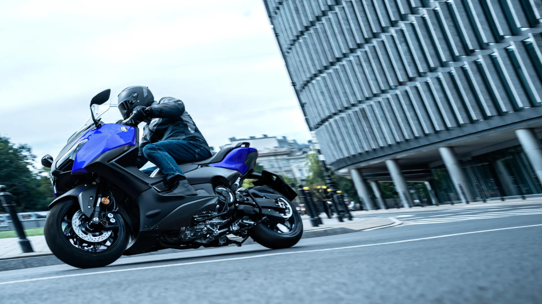 TMAX 560