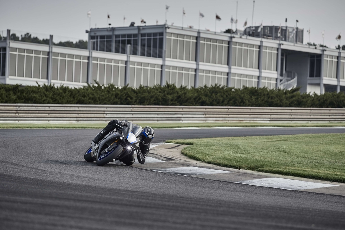 YAMAHA YZF-R1M