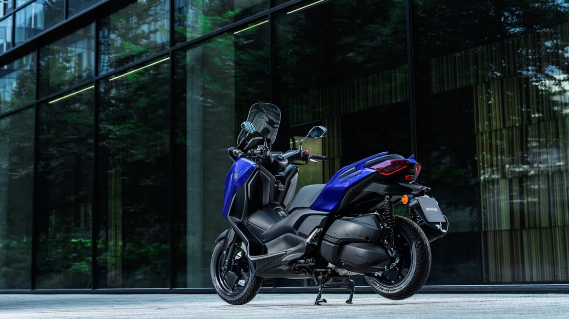 XMAX 300