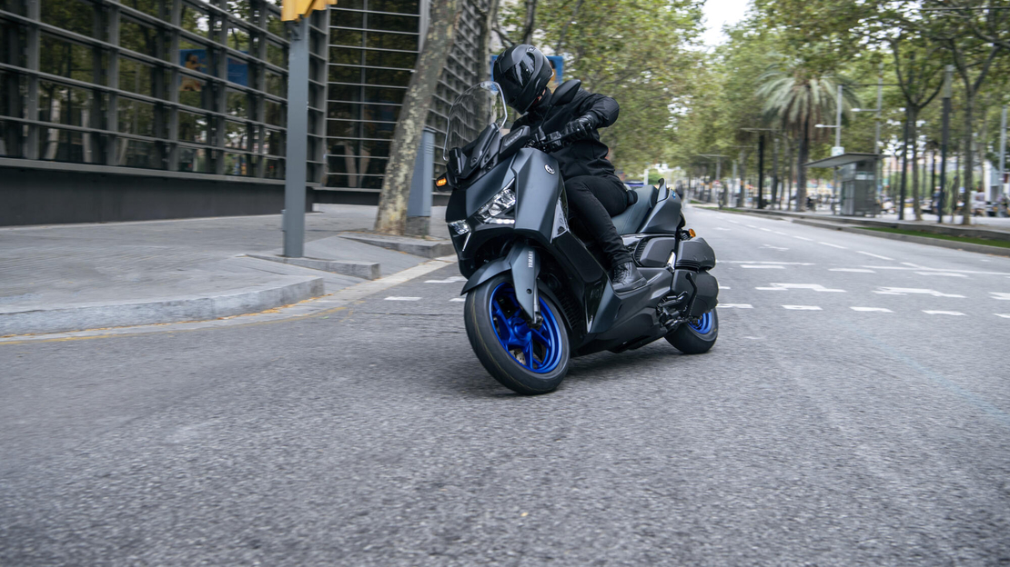 XMAX 300