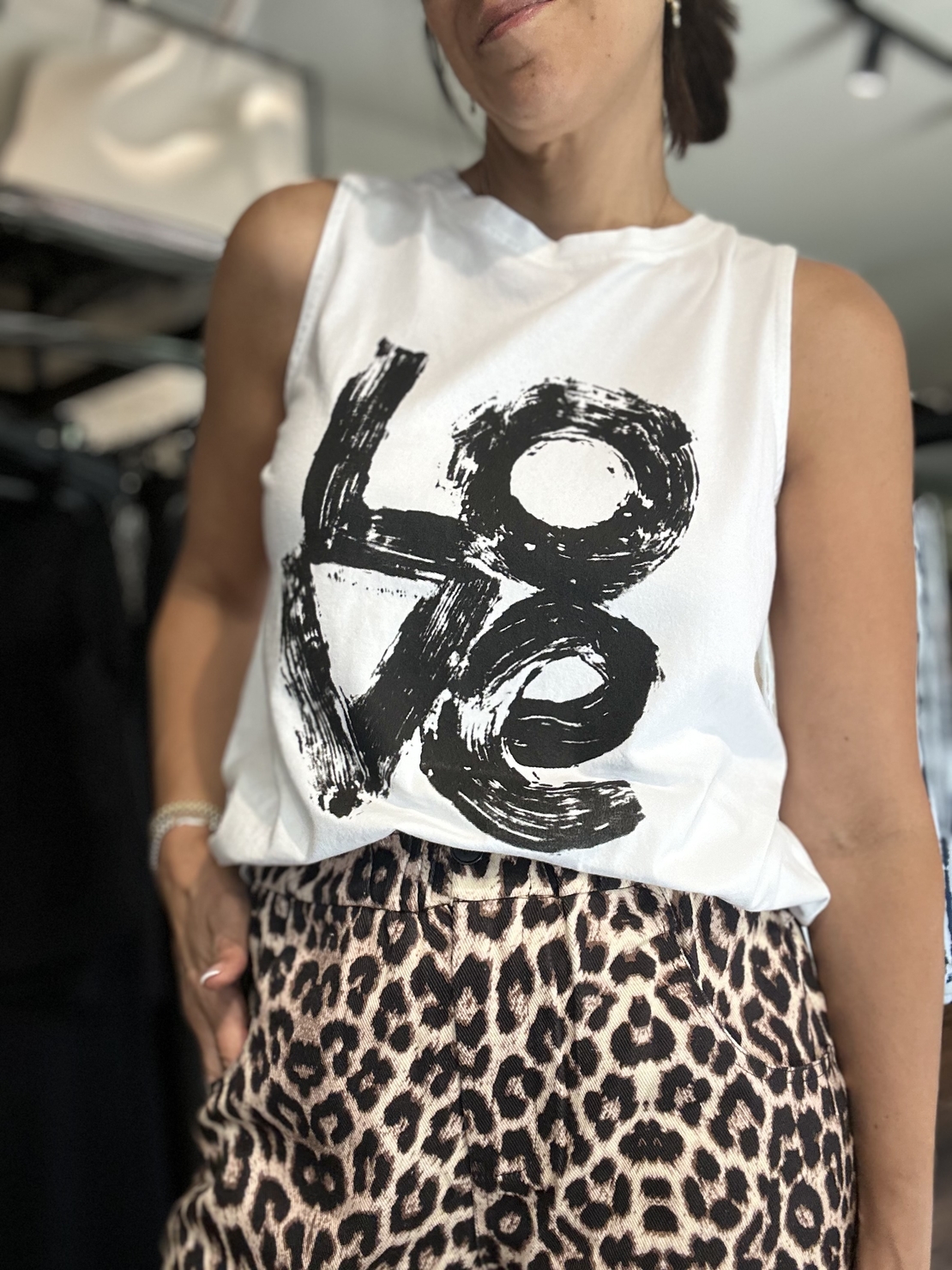 חולצת LOVE