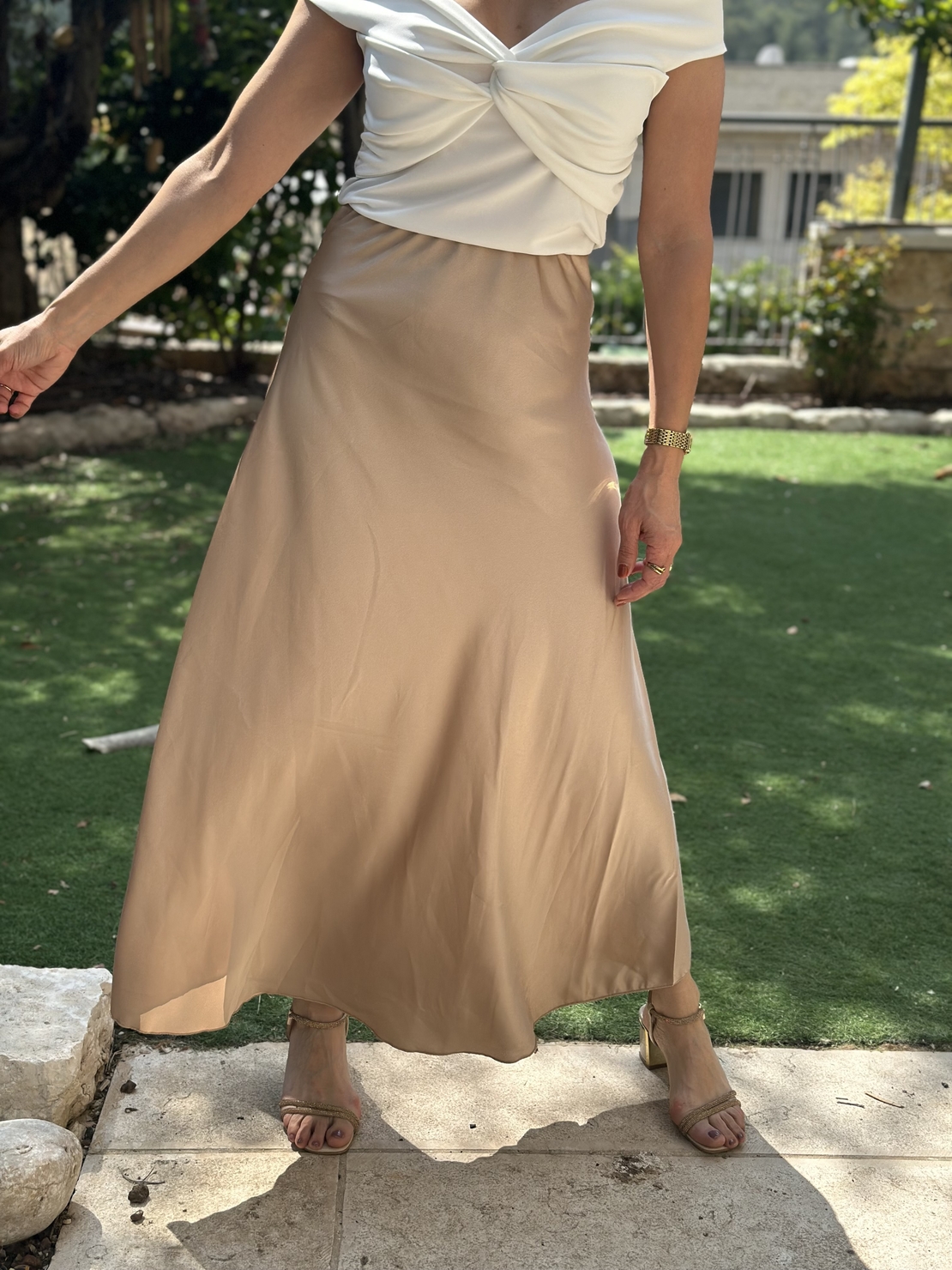חצאית סאטן שמפניה