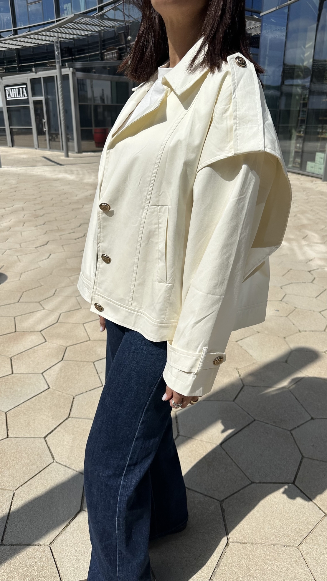 ג׳קט Cape Shoulder