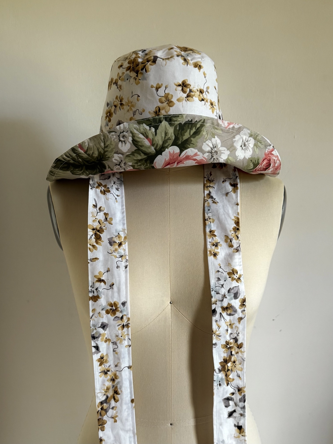 Double-sided Hands made summer hat - flowery