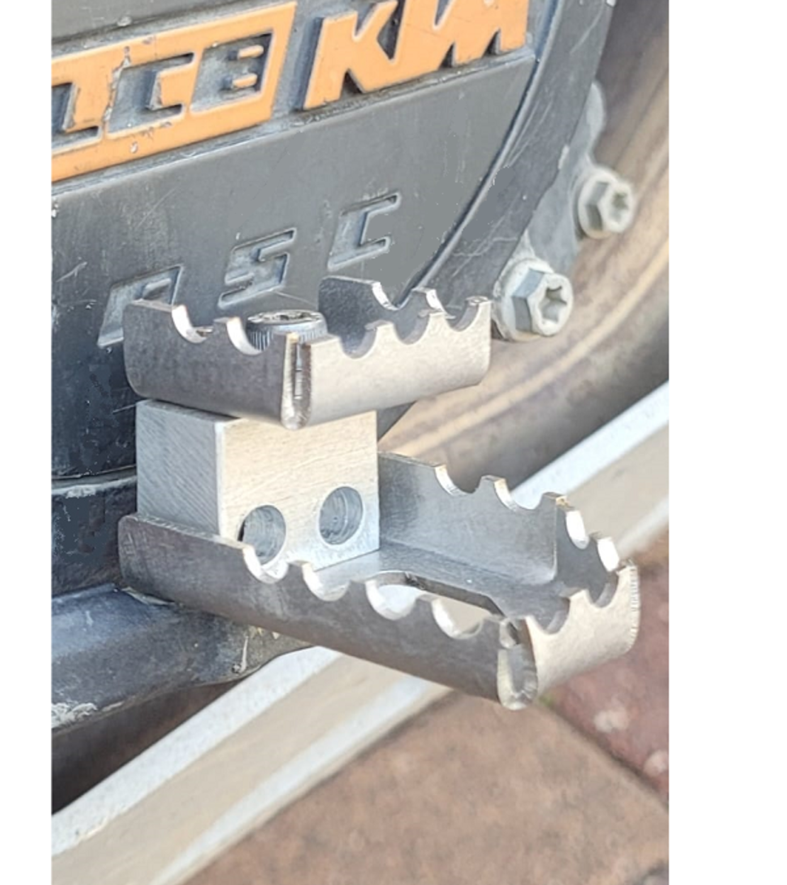 רגלית בלם מדורגת ל KTM ADVENTURE