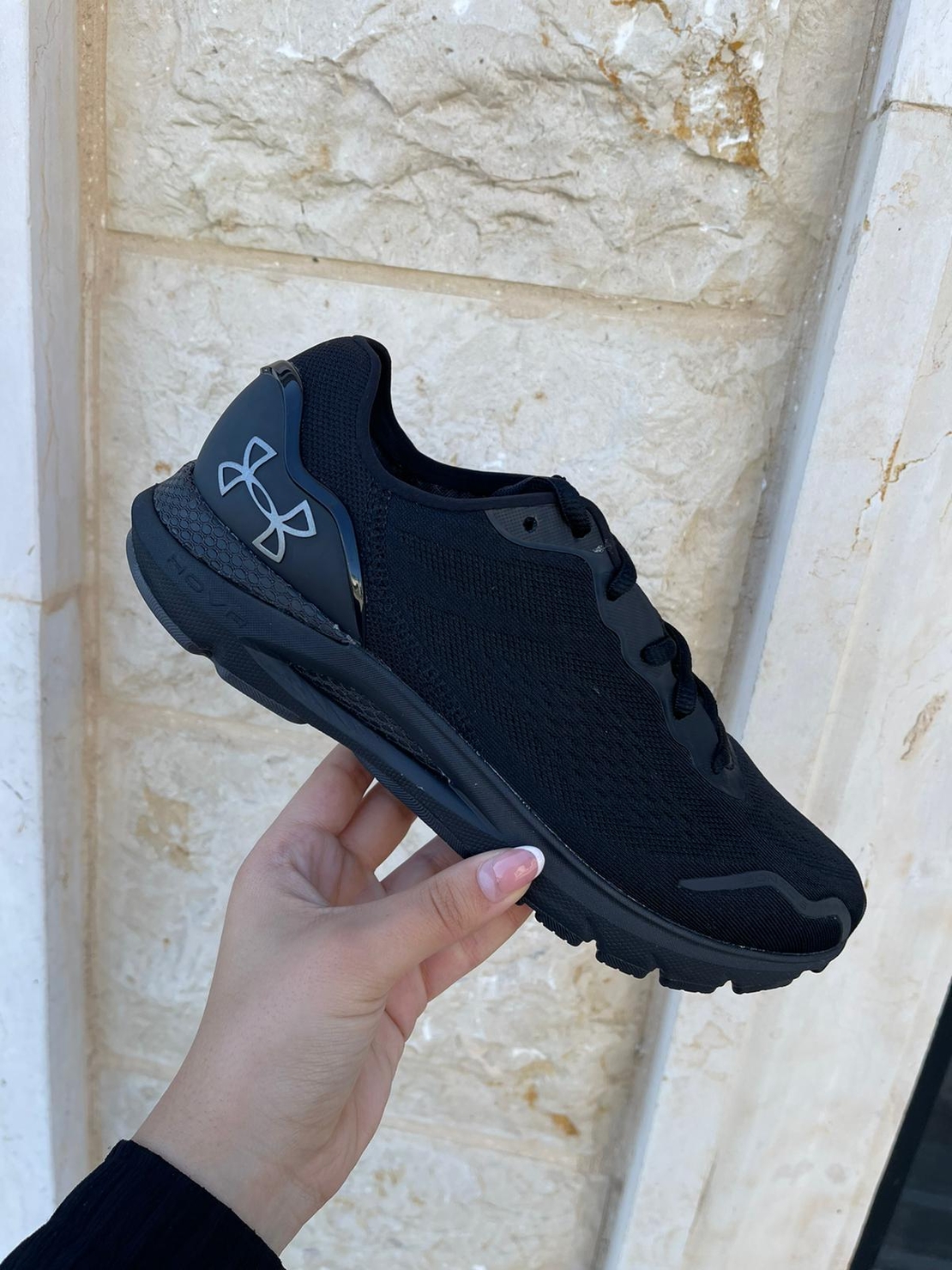 UNDER ARMOUR