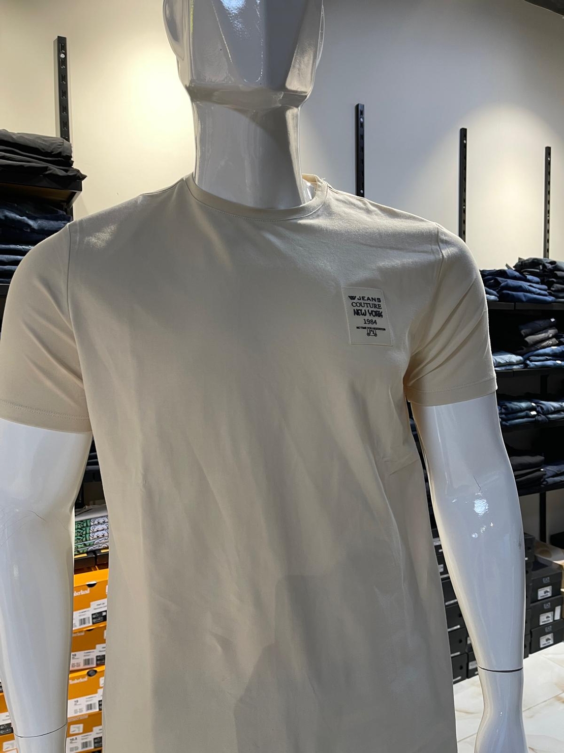 חולצה לייקרה מבית האופנה של W JEANS.