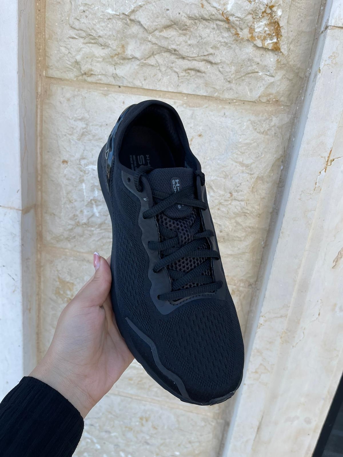 UNDER ARMOUR