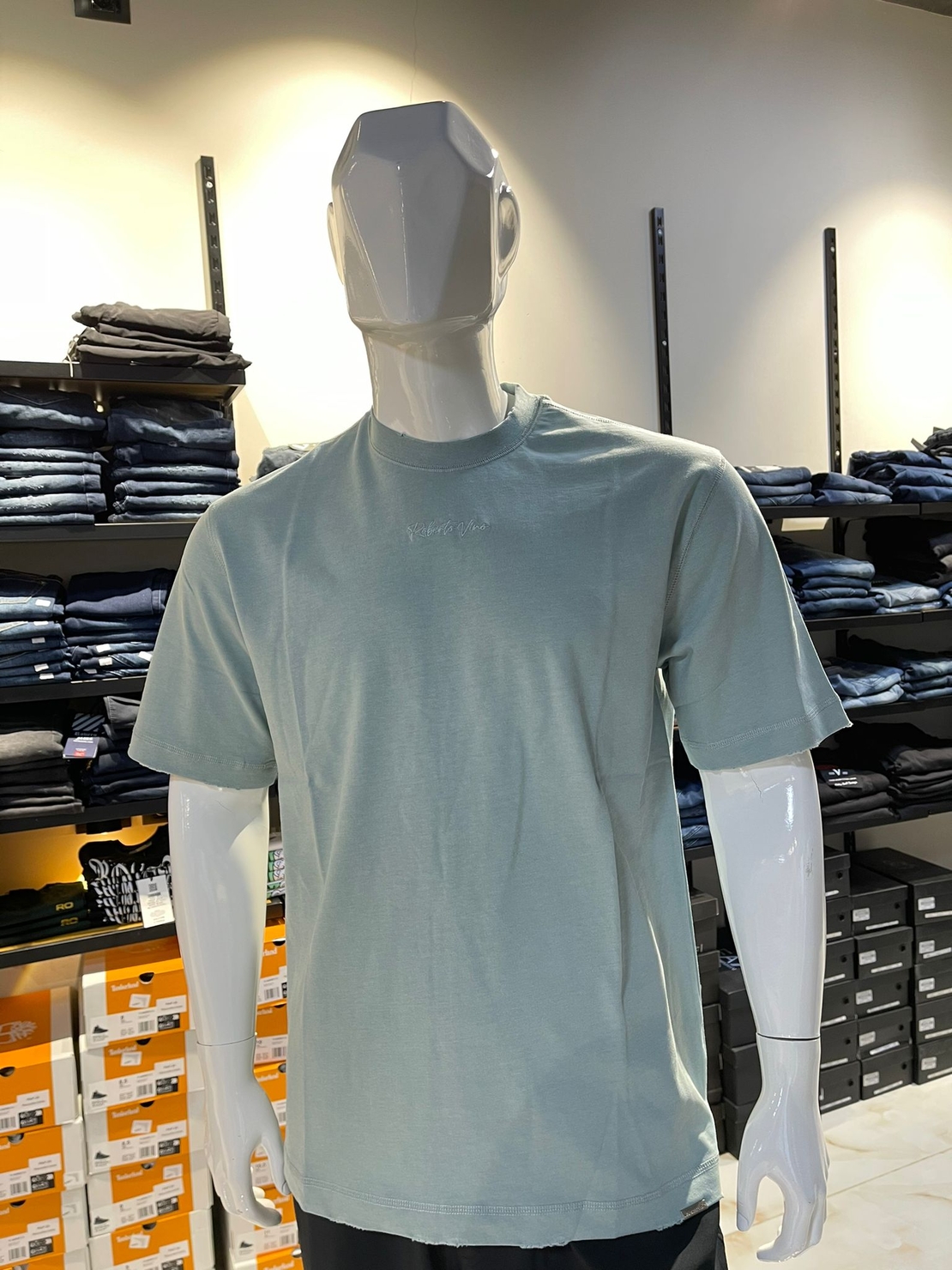 חולצה OVERSIZE מבית האופנה של ROBERTO VINO MILANO.