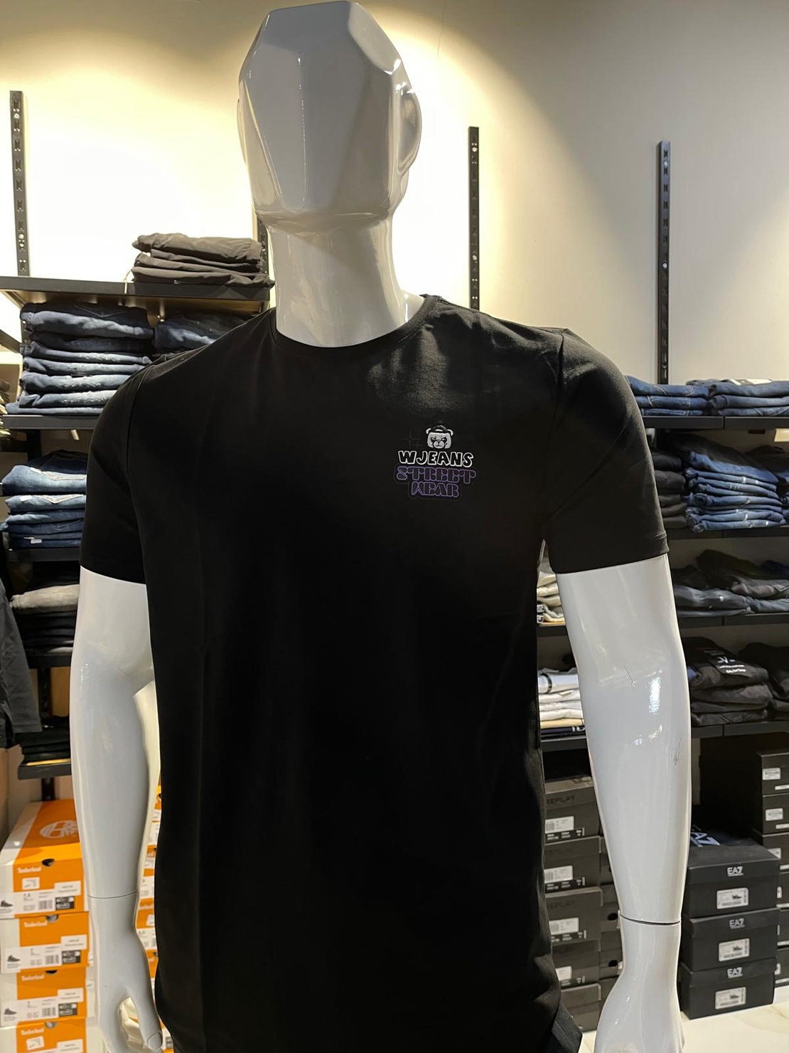 חולצה לייקרה מבית האופנה של W JEANS.