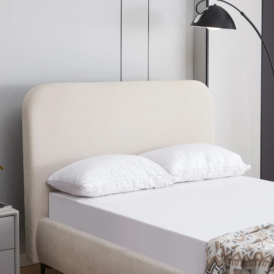 מיטה וחצי למזרן 120×190 מרופדת בד רחיץ 3D עם רגלי ברזל דגם קורין קרם