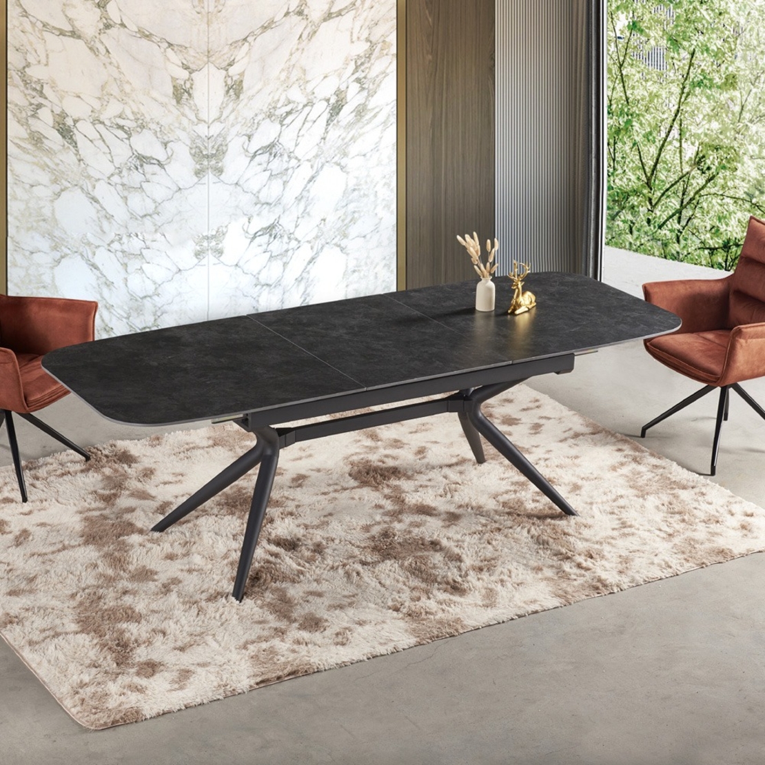 שולחן אוכל אבן קרמית באורך 1.8 מ' נפתח ל- 2.4 מ' עם רגלי ברזל דגם חץ אפור פחם