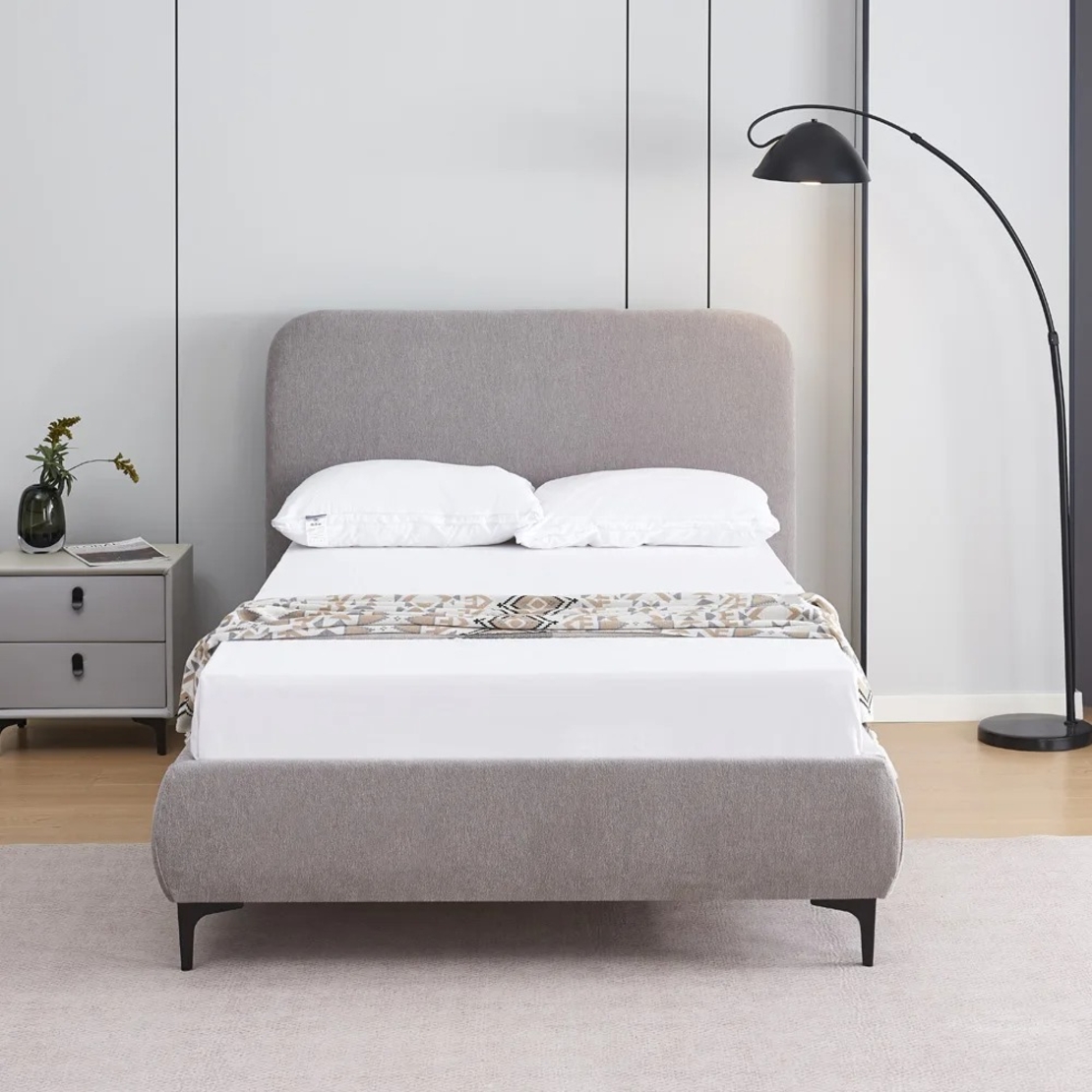 מיטה וחצי למזרן 120×190 מרופדת בד רחיץ 3D עם רגלי ברזל דגם קורין אפור