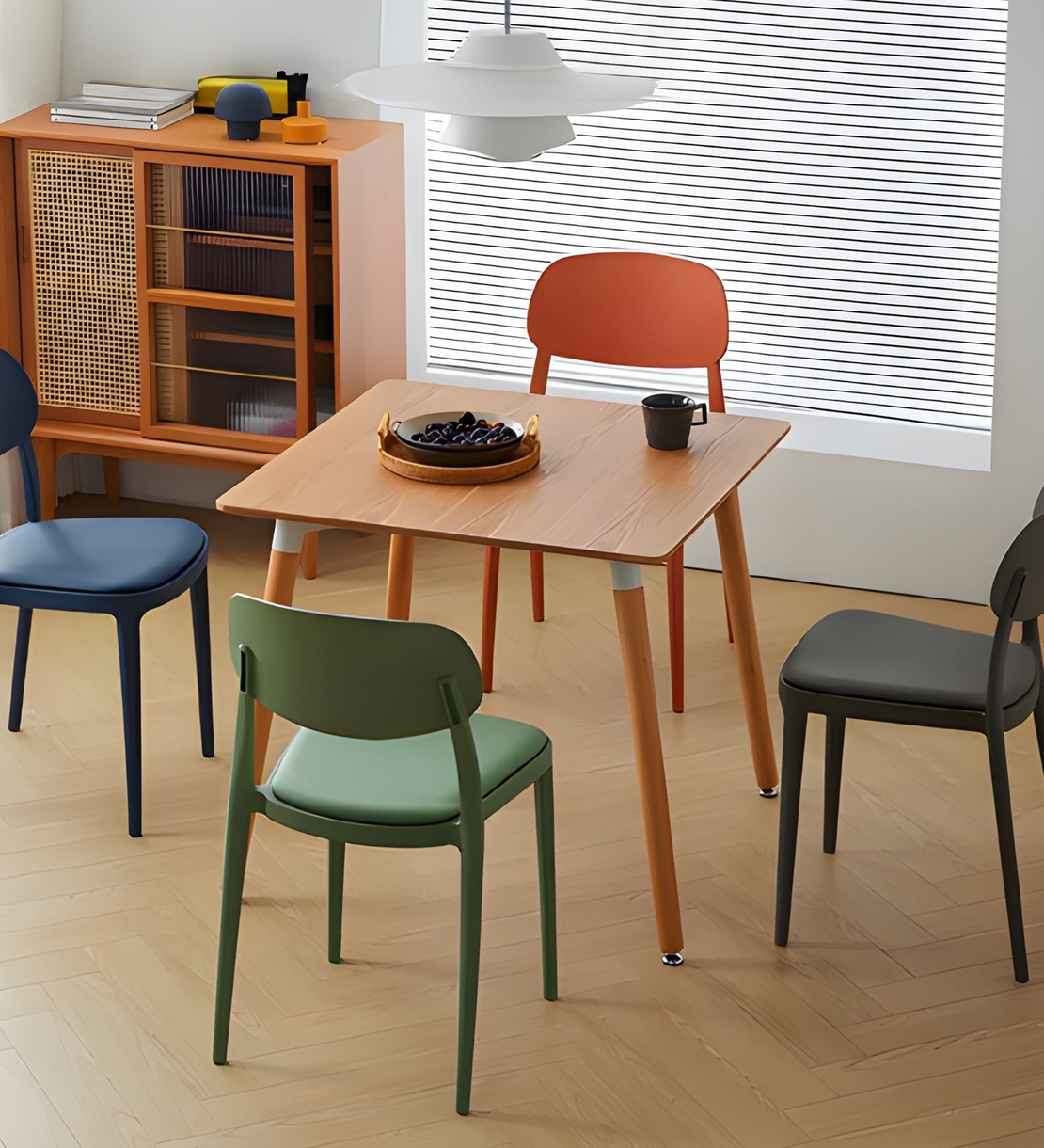 שולחן פינת אוכל פרקטי מרובע מעץ איכותי דגם לייט