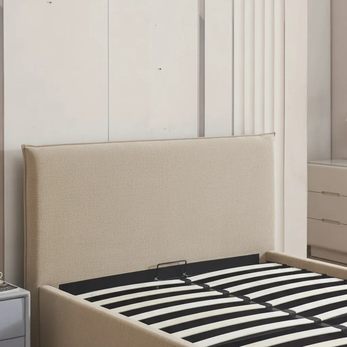 מיטה זוגית מעוצבת בריפוד בד רחיץ עם ארגז מצעים מעץ דגם גלורי קרם