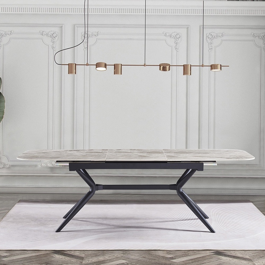 שולחן אוכל אבן קרמית באורך 1.8 מ' נפתח ל- 2.4 מ' עם רגלי ברזל דגם חץ אפור מבריק