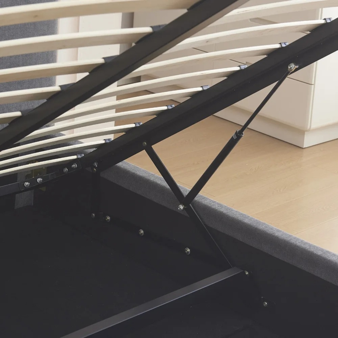 מיטה זוגית מעוצבת בריפוד בד רחיץ עם ארגז מצעים מעץ דגם גלורי אפור